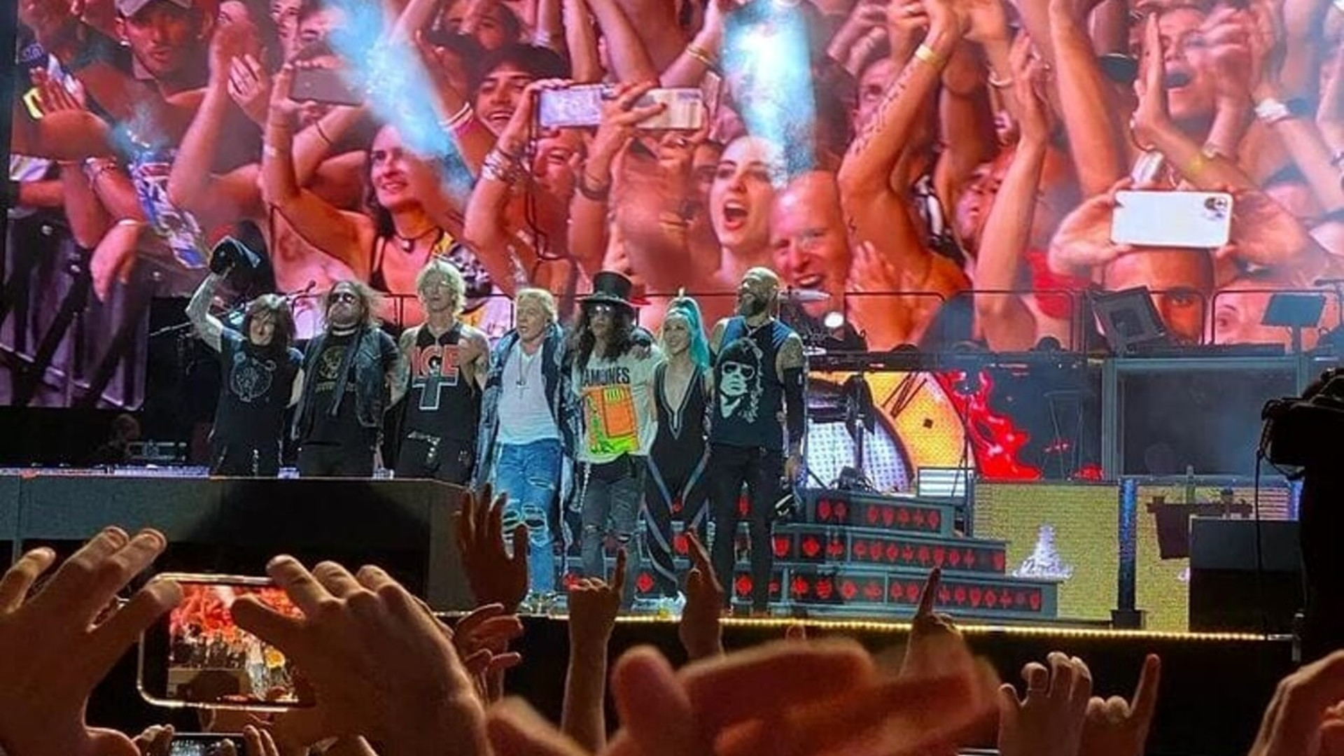 Guns N'Roses per un Natale rock e vintage doc