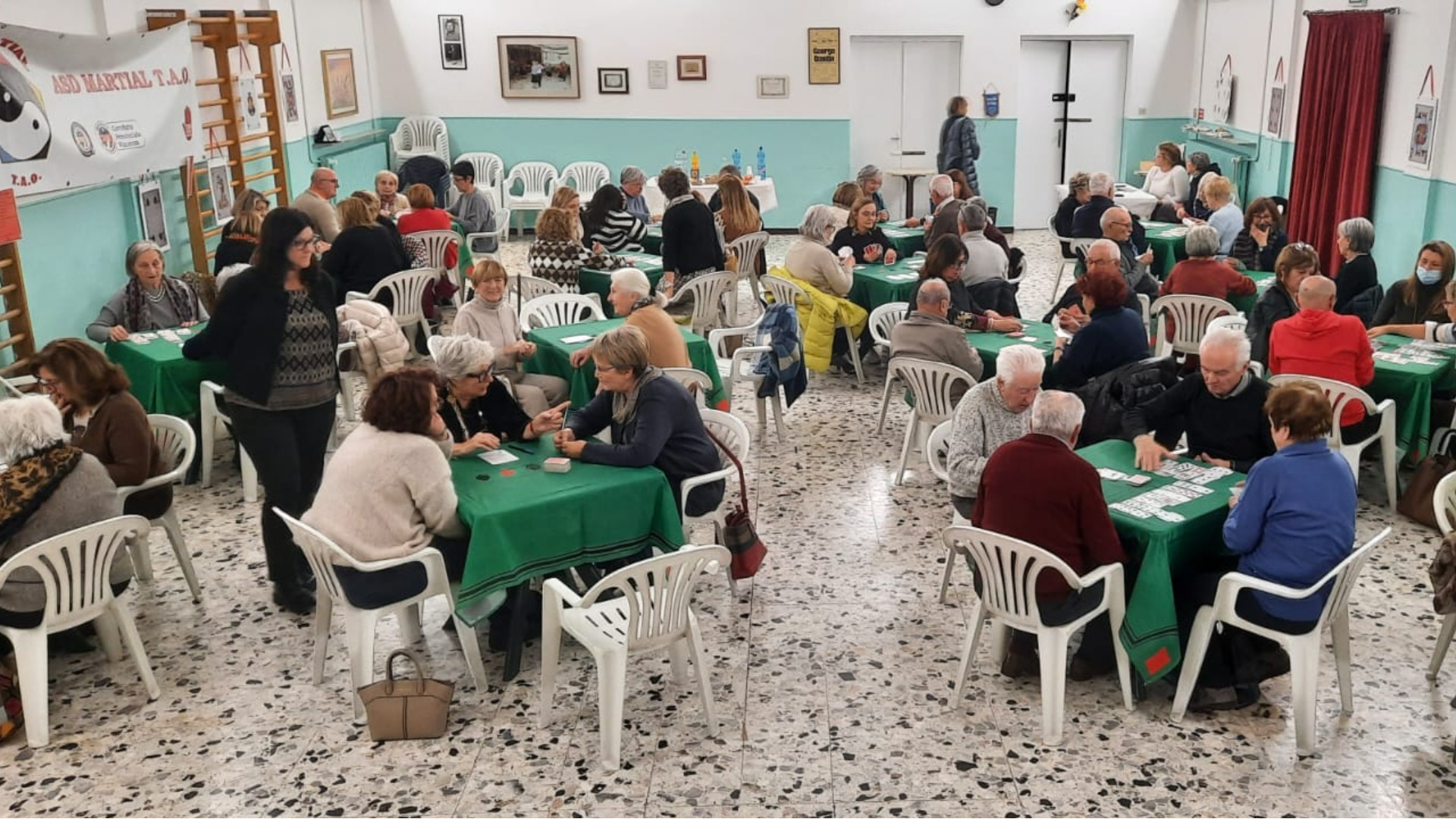 Burraco solidale per aiutare le famiglie in difficoltà