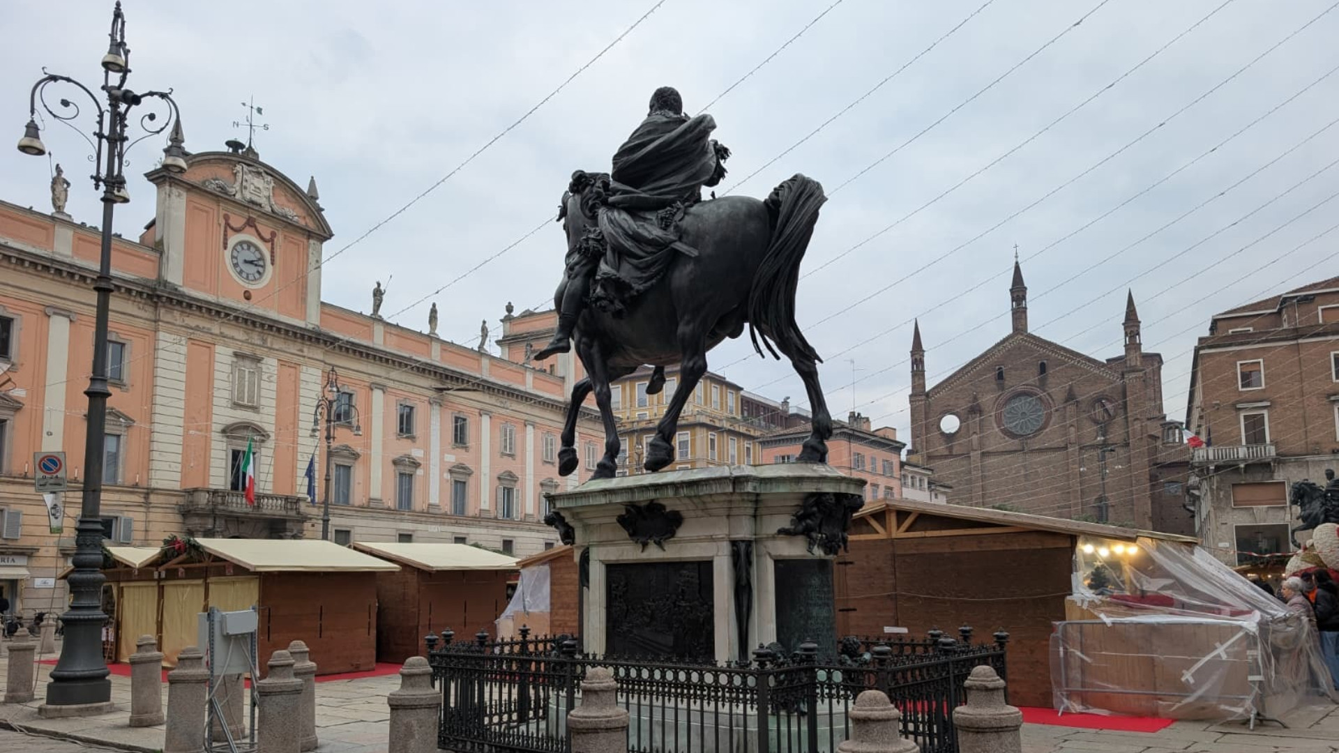 Cavalli, non c’è il due...senza il tre. Sorpresa alla mostra del PalaBanca