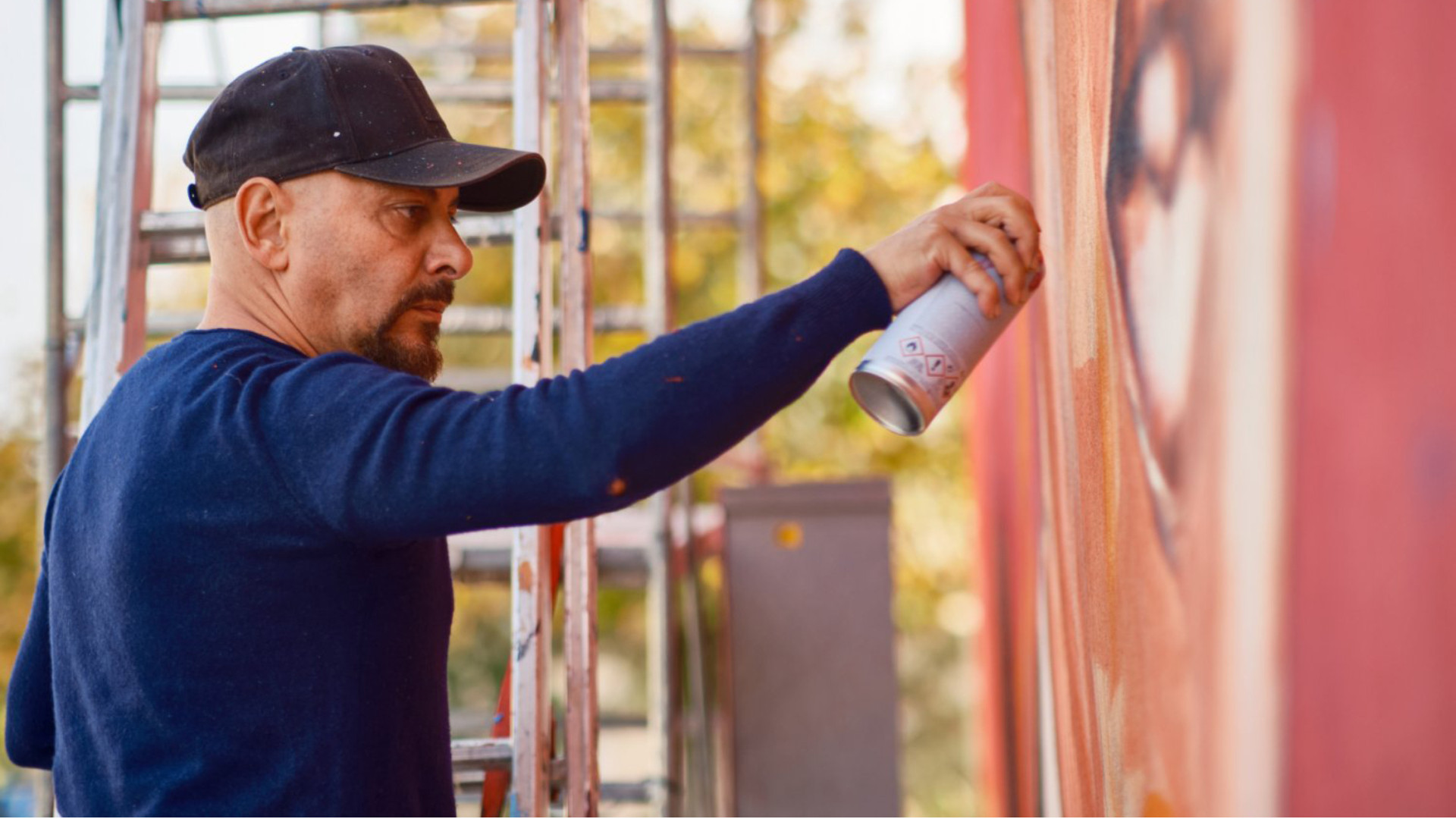 Antonio Cotecchia, in arte Koté, è un pittore, urban e sound artist di origini salernitane