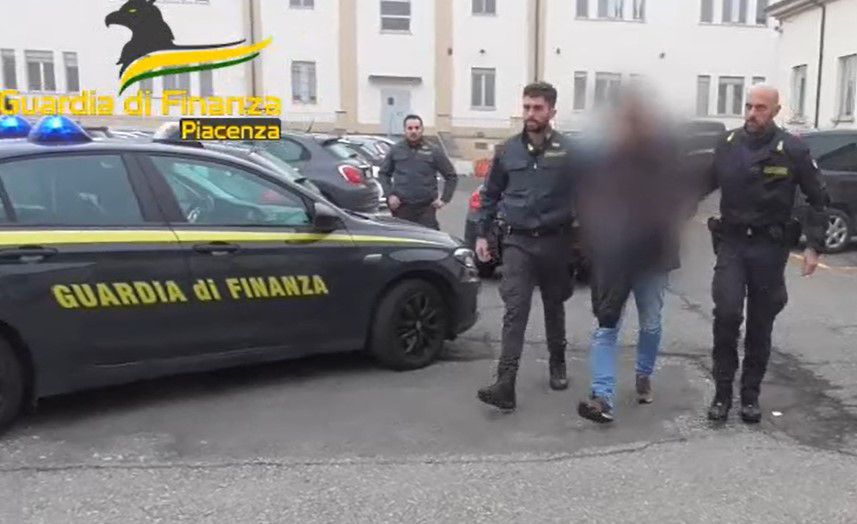 L'arresto di Miserotti da parte della Finanza