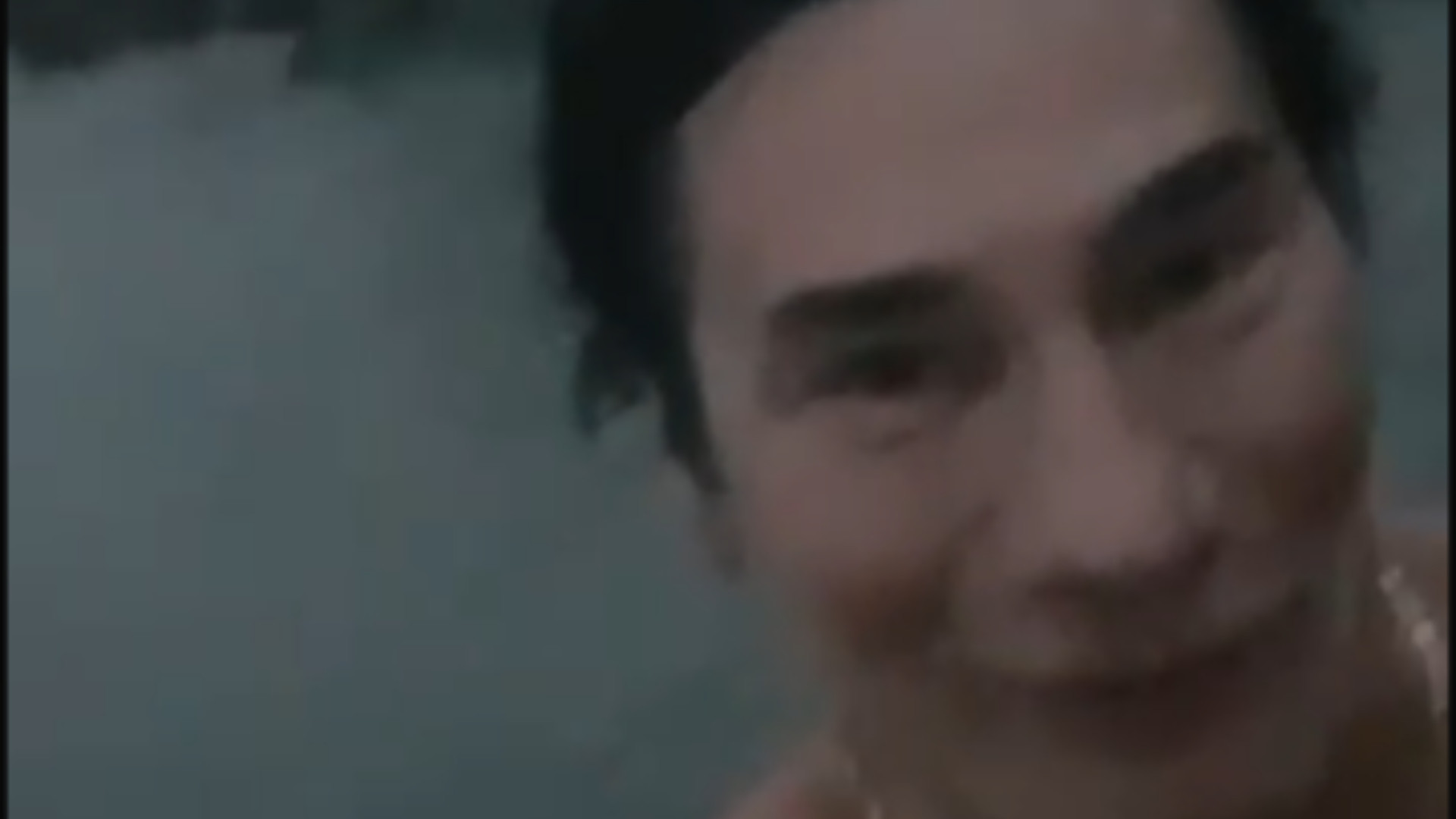 Falconero s'immerge in Trebbia con l'acqua a 8 gradi (video)