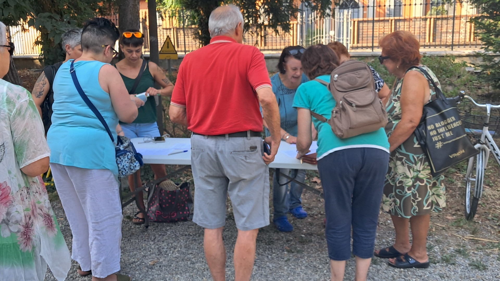 La raccolta firme nell'ultima estate a sostegno del sindaco Carini di Pontenure