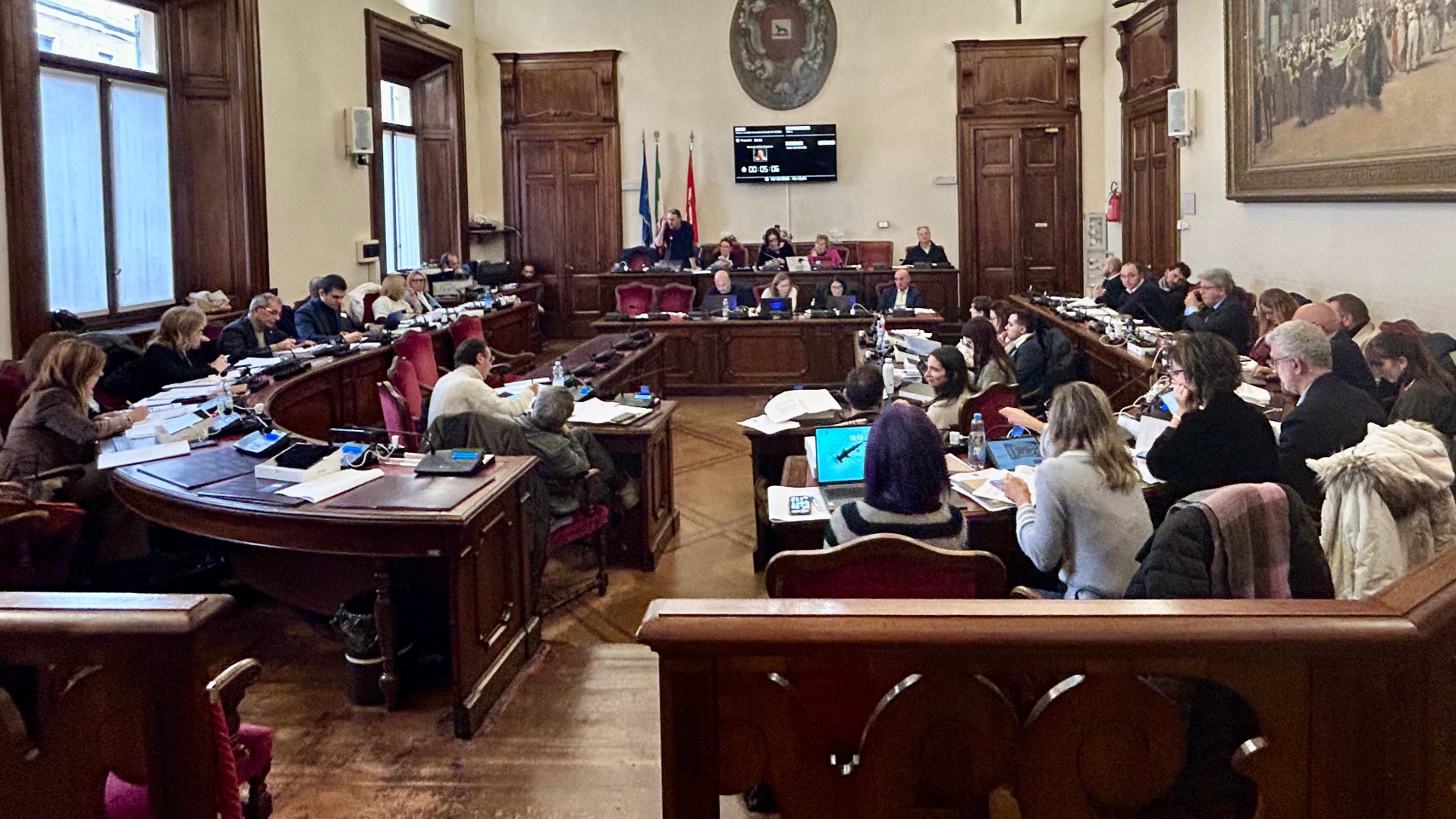 Soresi: «Abbandonare il nuovo sistema di raccolta differenziata». La replica: «Fatti correttivi, si va avanti»