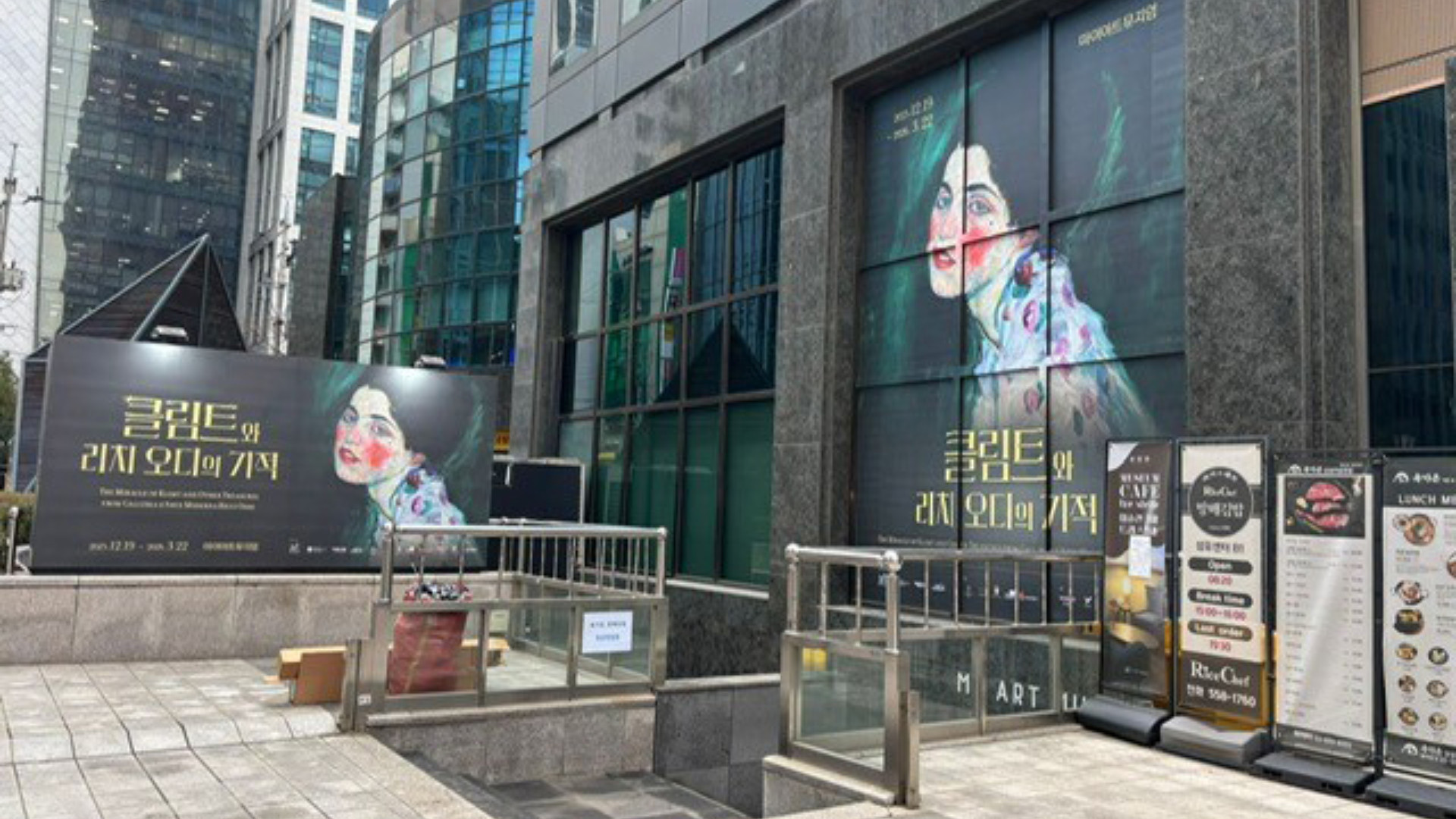 Si stanno completando gli allestimenti per la mostra Piacenza-Seul