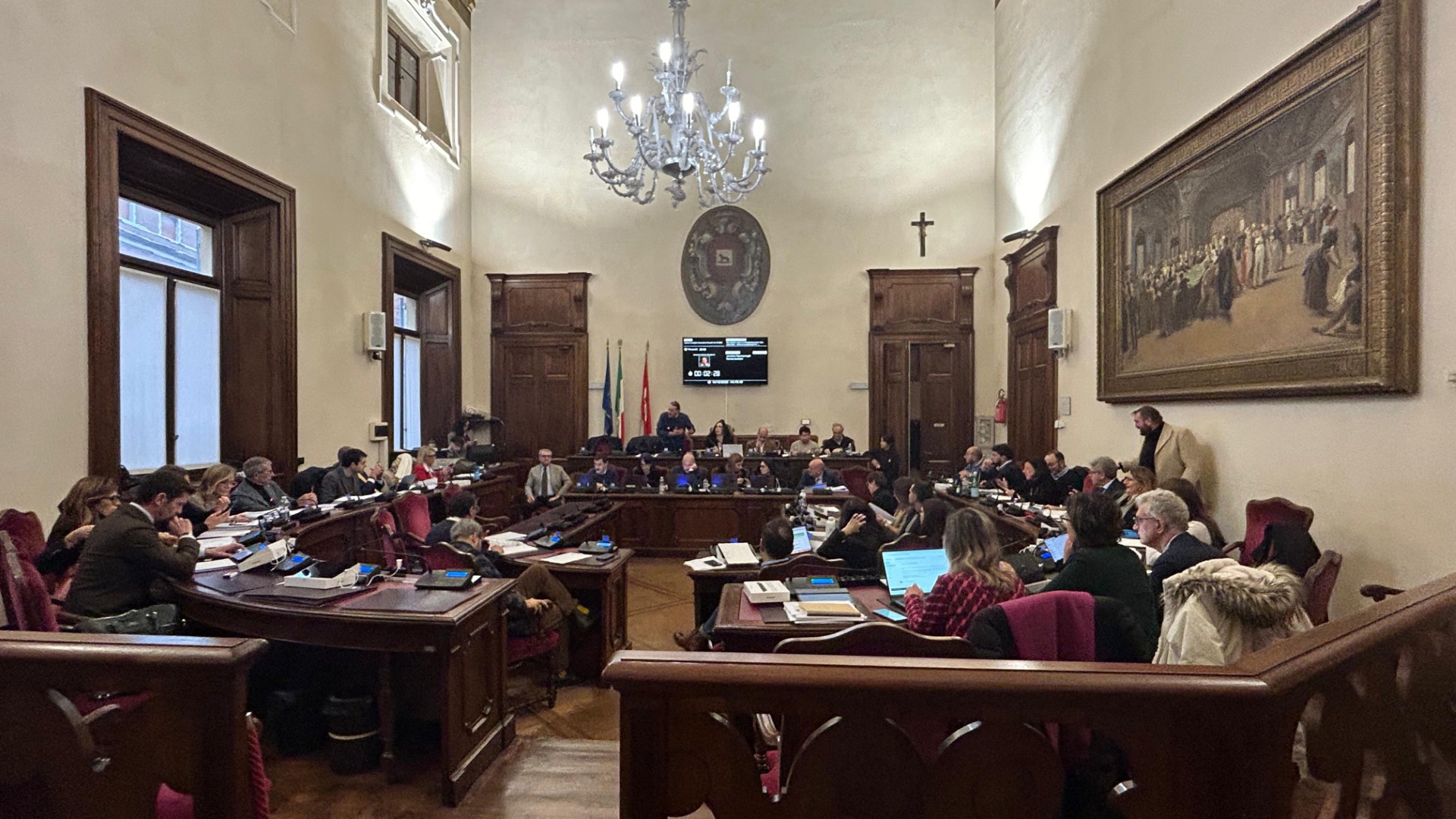 Papamarenghi: «Gravi accuse della sindaca ai dipendenti». Ostruzionismo in consiglio