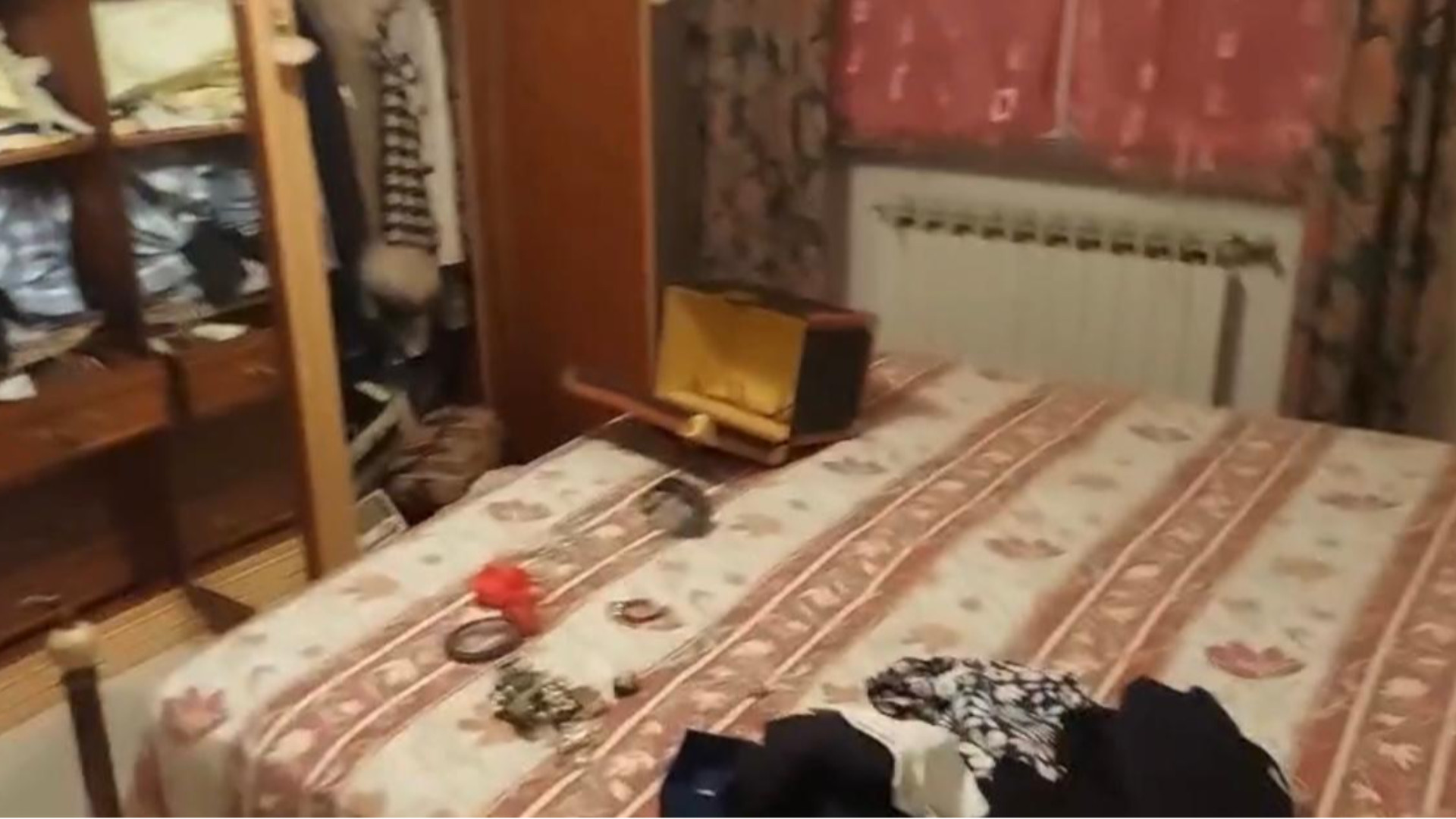 La casa messa a soqquadro dai ladri a San Nicolò