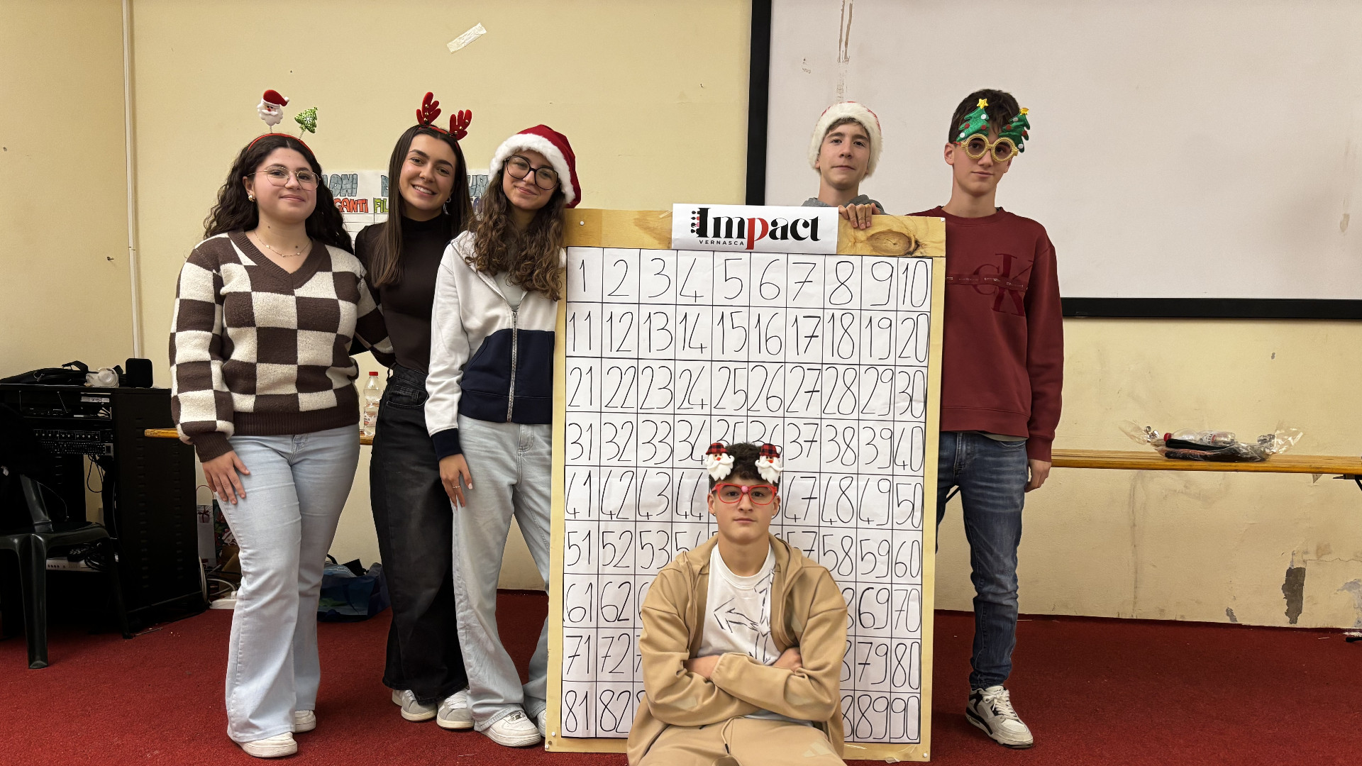 Alcuni giovani del gruppo Impact, in occasione della tombola nel salone parrocchiale di Vernasca- © Libertà