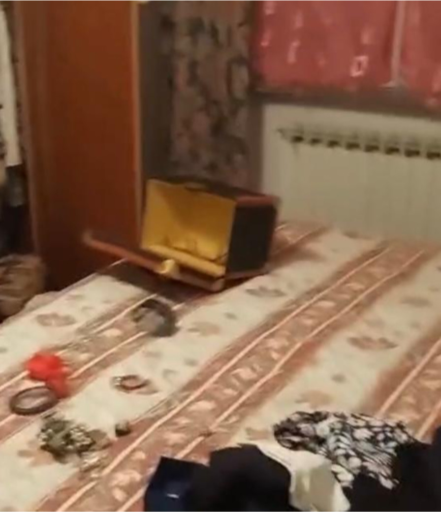 I ladri entrano nella sua casa a San Nicolò, lei si barrica nell'alloggio vicino. «Avevano una pistola»