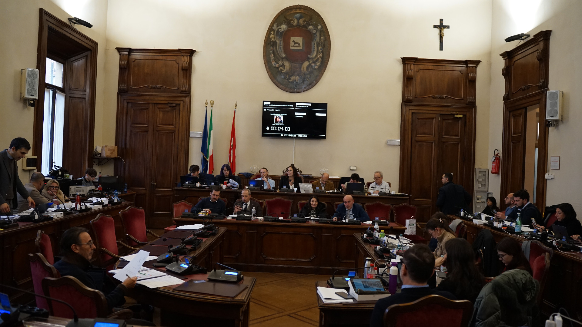 Prova di forza in Consiglio, l'opposizione non concede tregua