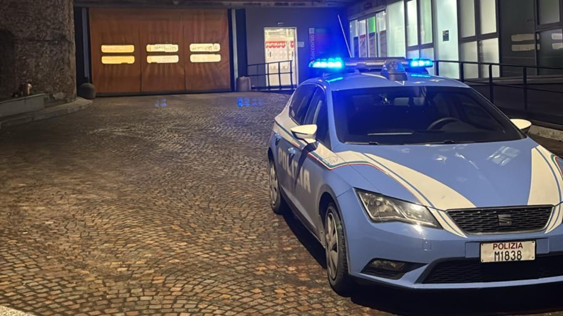 Donna rapinata del cellulare nei garage, strattonata cade e si ferisce