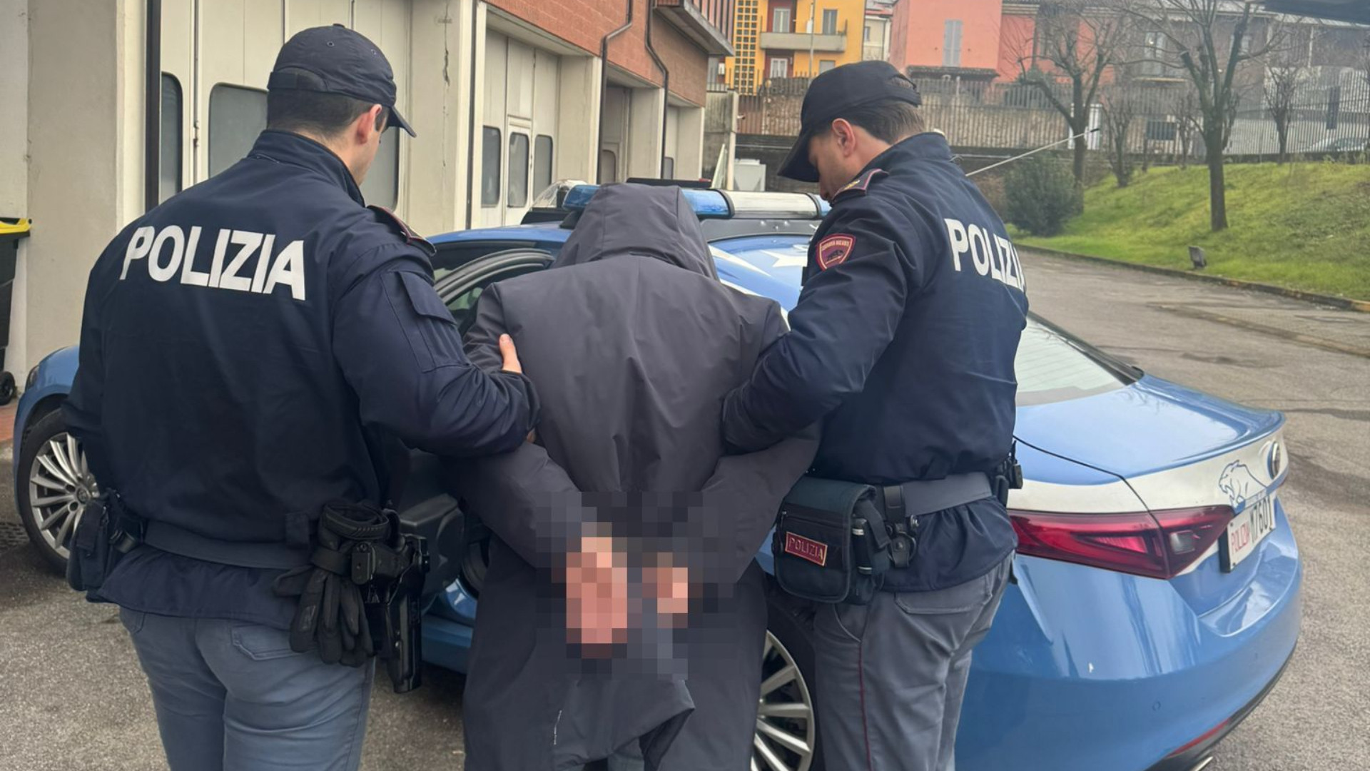 Rapina e resistenza a pubblico ufficiale, 26enne arrestato in flagranza