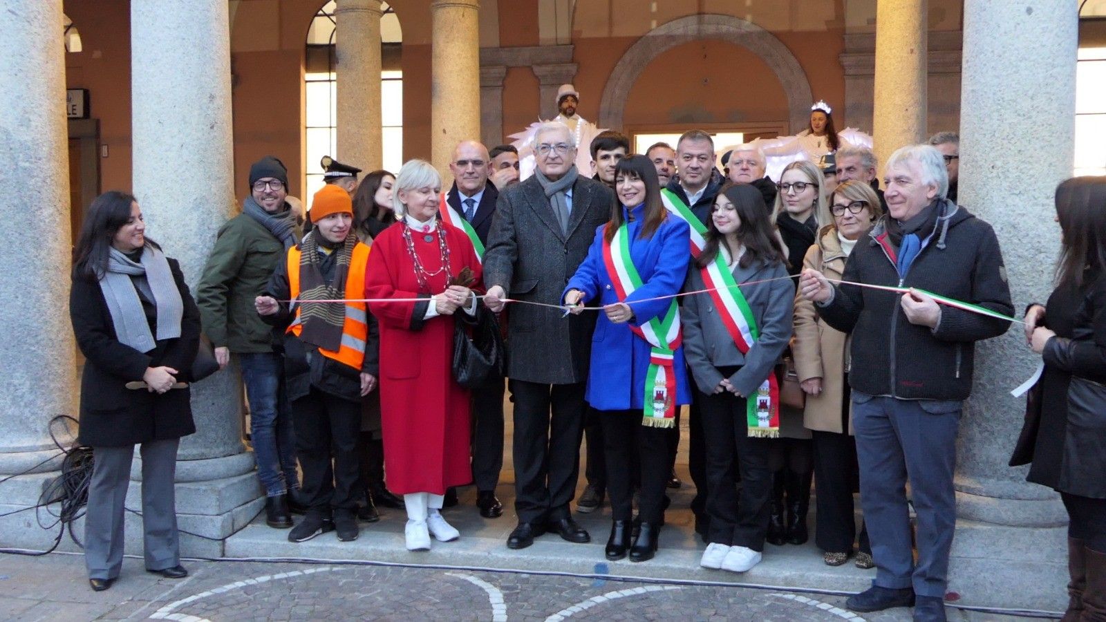 La sindaca Valentina Stragliati e gli ex sindaci Lucia Fontana e Carlo Capelli presenti all'inaugurazione (foto Bersani)