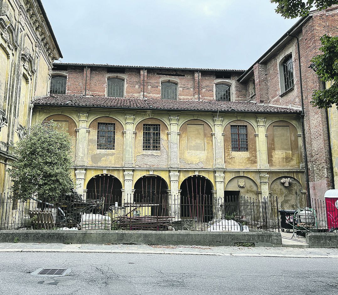 Il loggiato che rimarrà puntellato -&nbsp; FOTO PADERNI