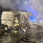 Salvo nel furgone in fiamme dopo lo schianto