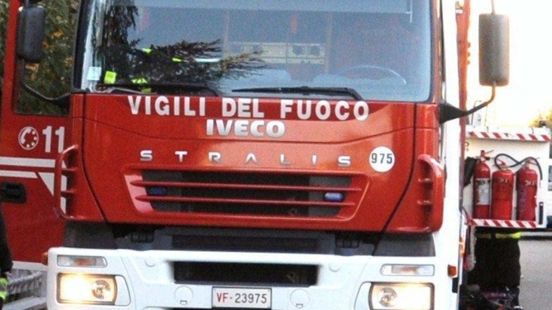 Incendio notturno a Pontenure, danni evitati alla pizzeria L’Angolo