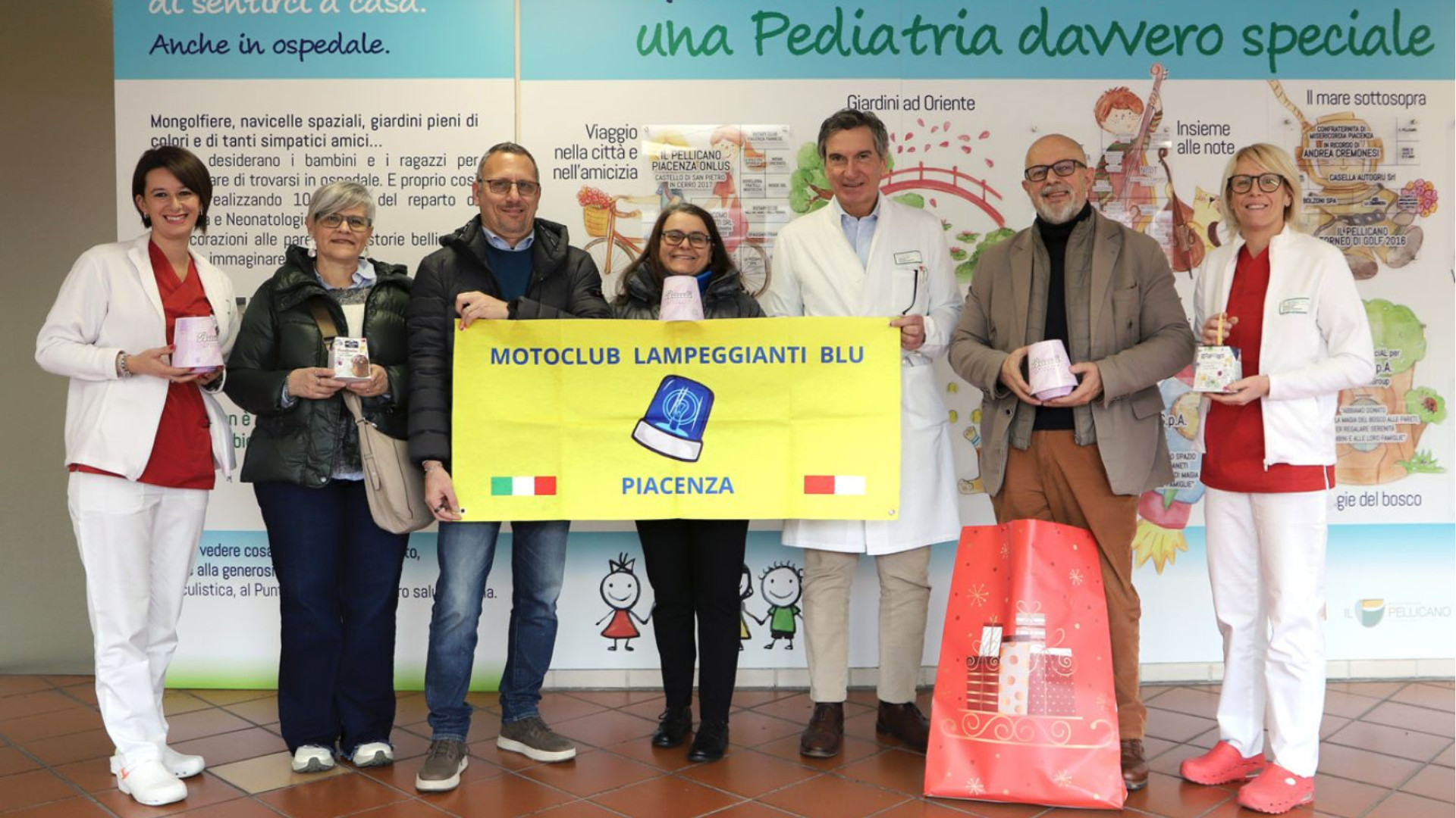 Dolcezze per i piccoli pazienti, doni del Moto Club Lampeggianti Blu
