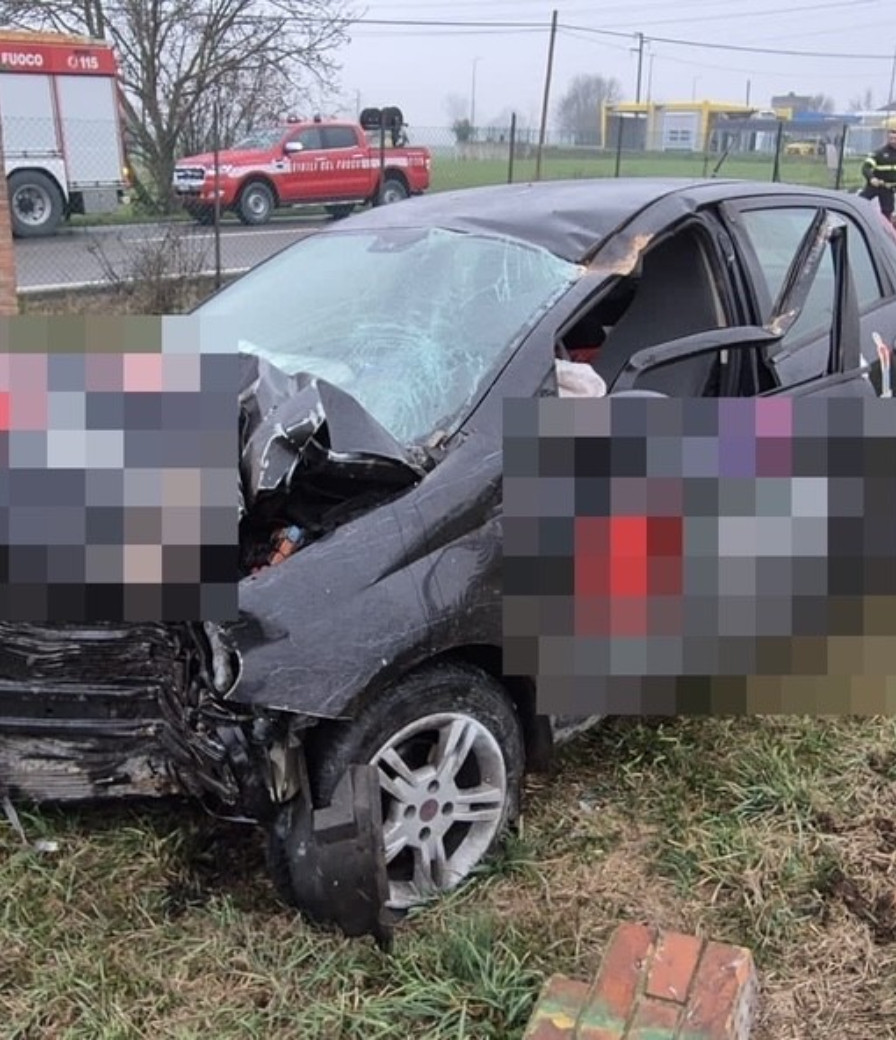 Tampona un'auto che vola fuori strada: denunciato ubriaco al volante