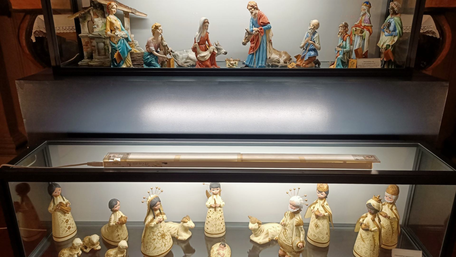 Un particolare dei presepi in mostra