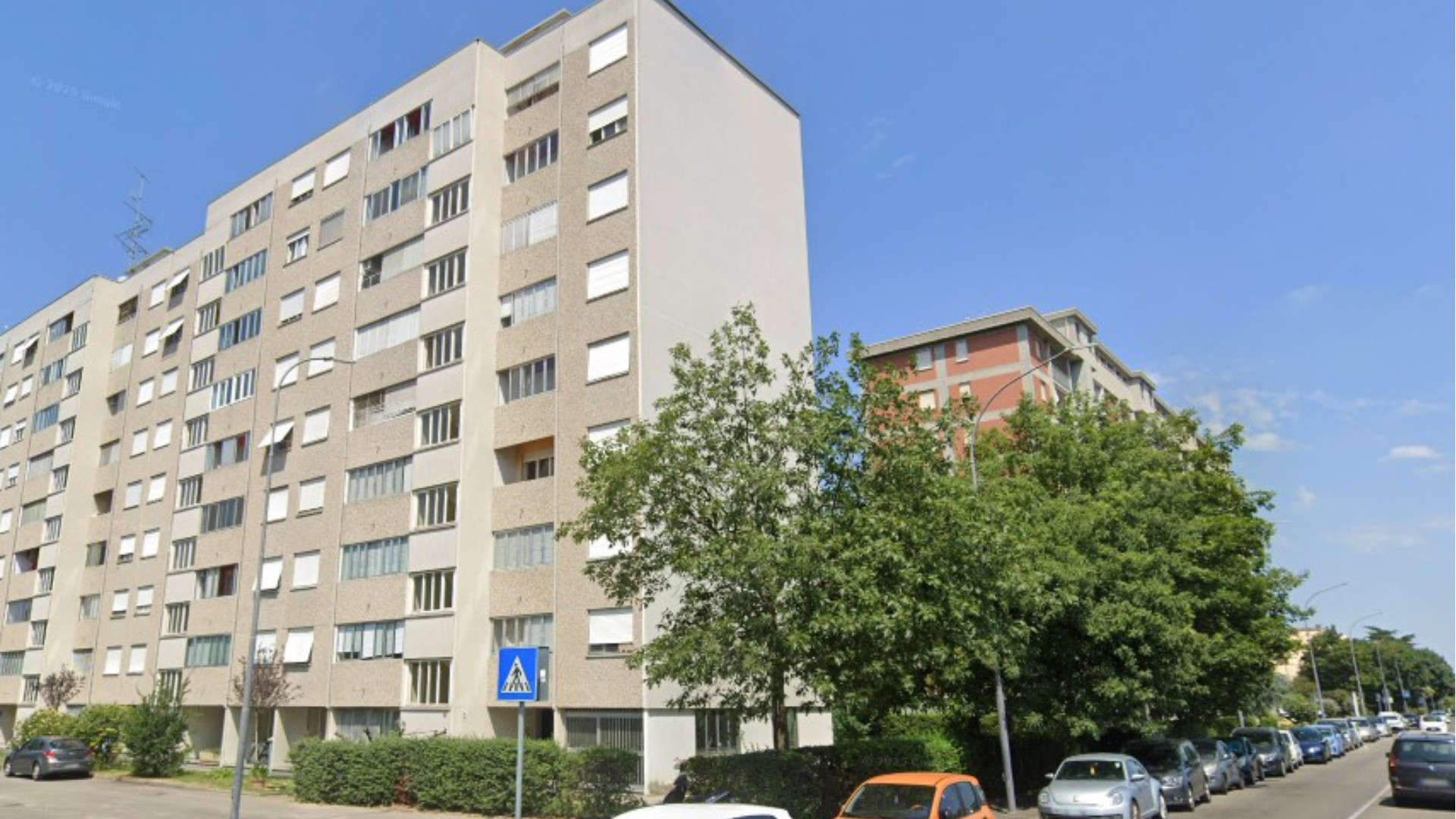 In via Radini Tedeschi la facciata dell’edificio candidato al murales su Armani