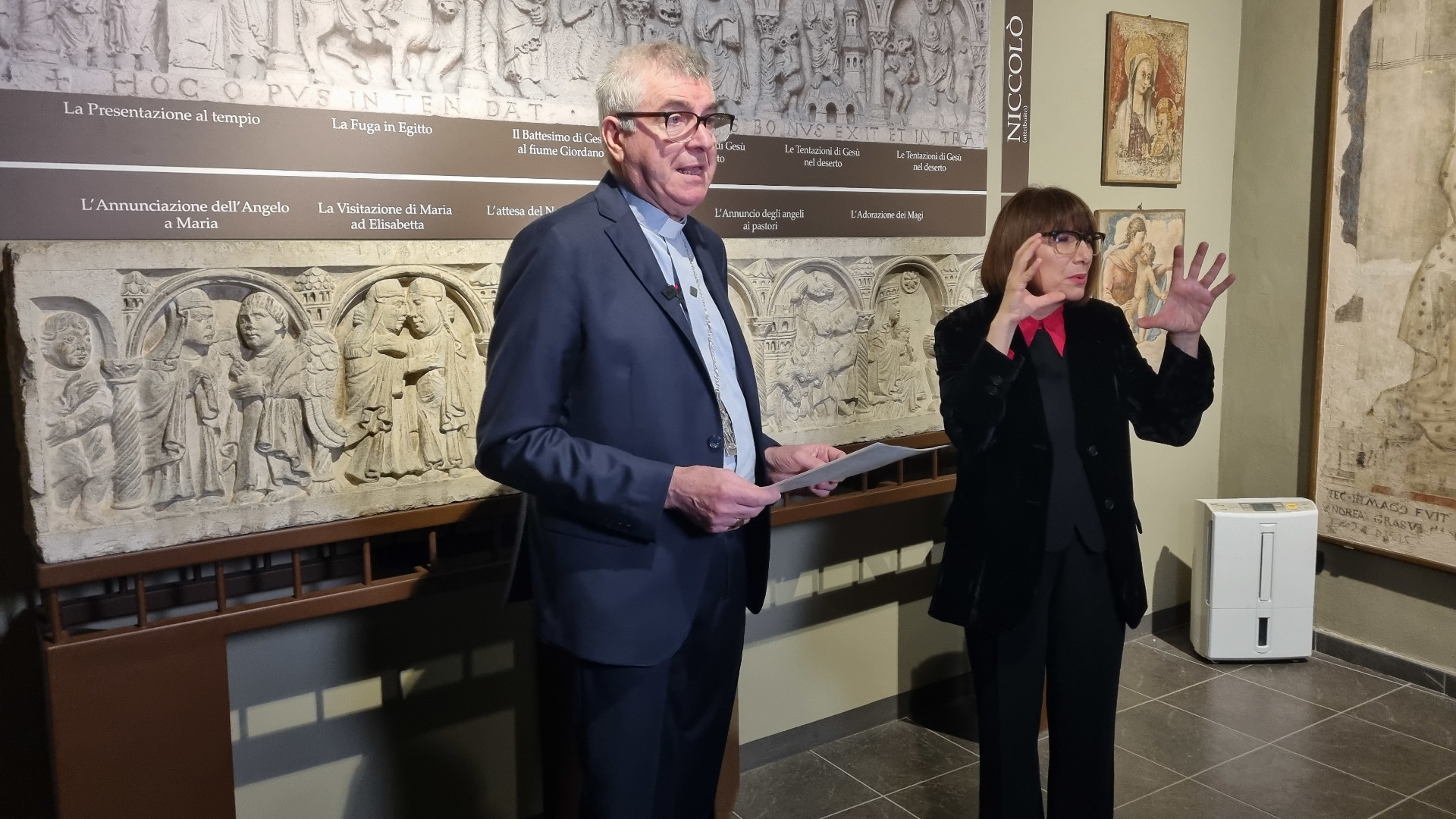 Il vescovo: il Natale luce che illumina un tempo buio e di fatica