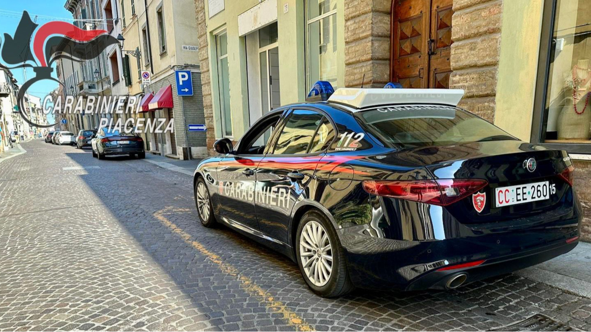 I carabinieri nel centro storico di Fiorenzuola (foto di repertorio)