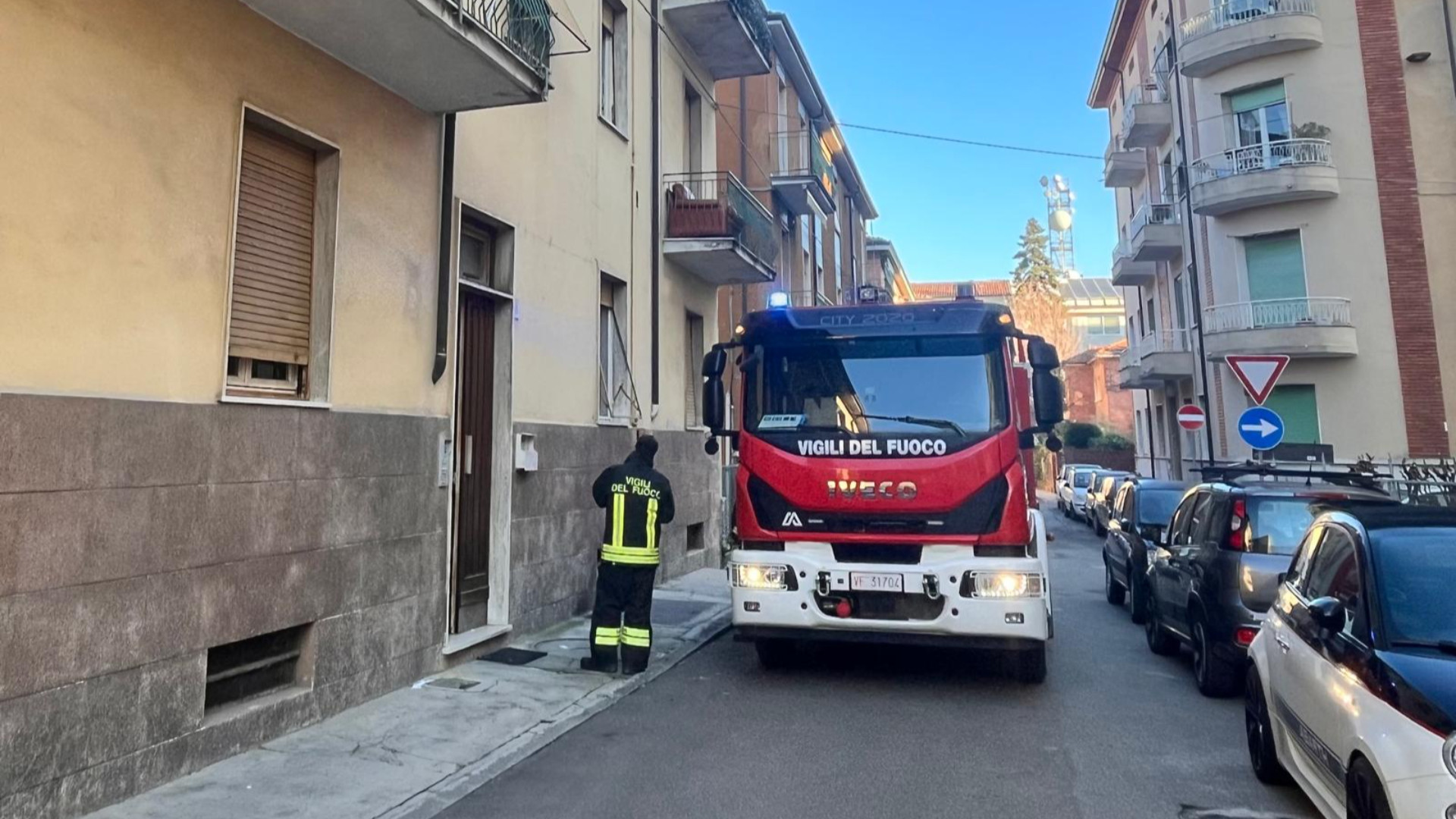 Vigili del fuoco in via Malvagini (foto Lezoli)