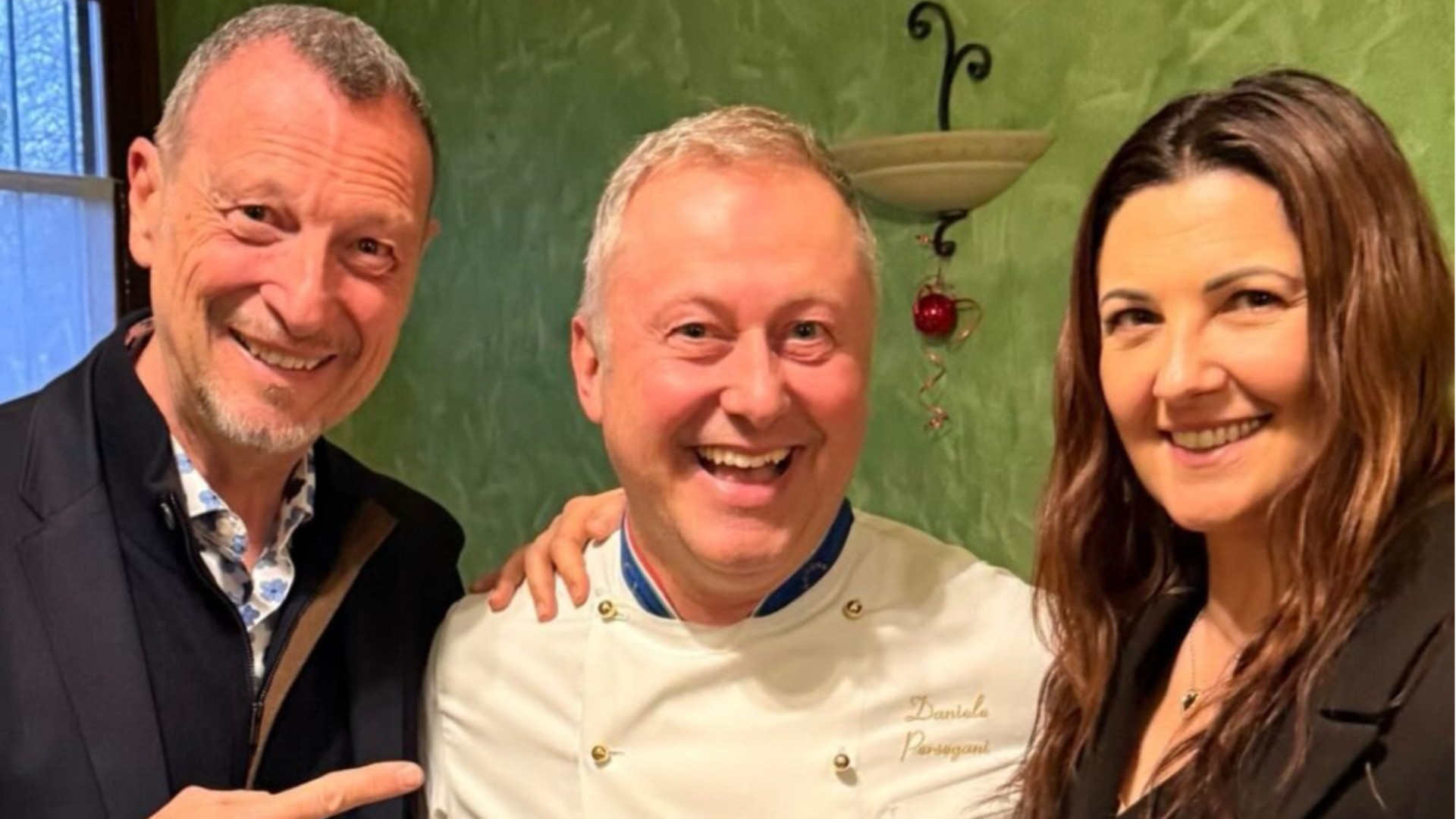 Lo chef Persegani serve il carrello dei bolliti ad Amadeus