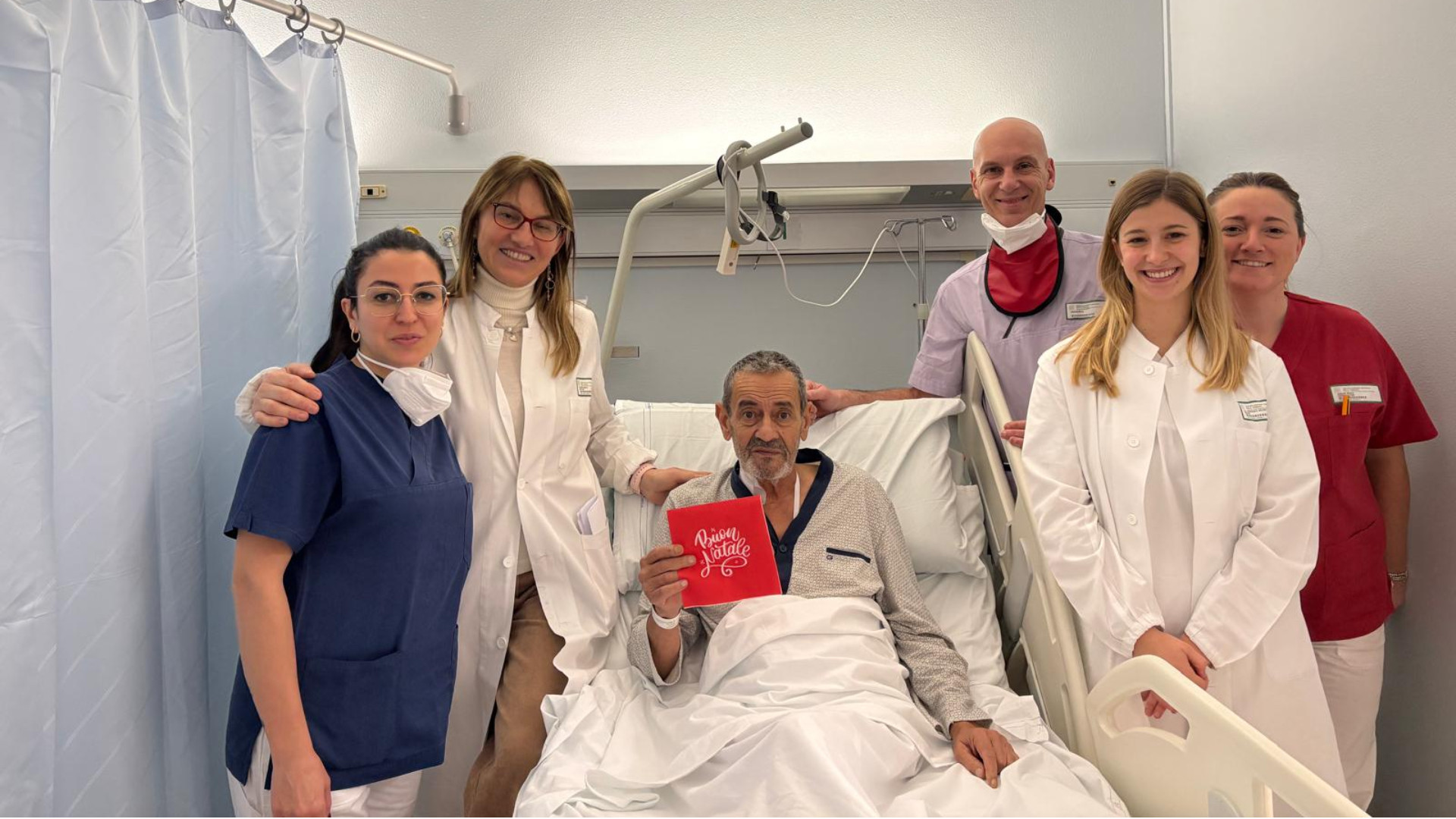 Maurizio Molinari insieme all'équipe di cardiologia guidata dalla dottoressa Daniela Aschieri (seconda da sinistra) con la coordinatrice Maria Tansini