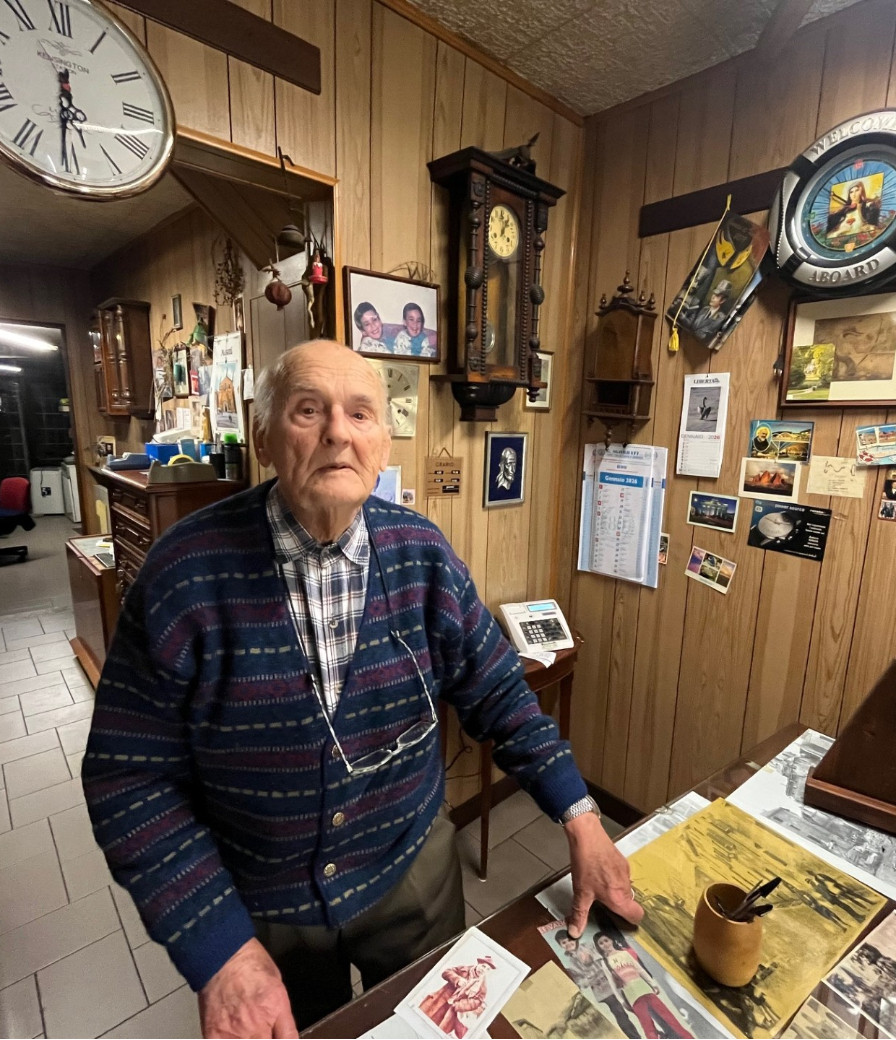 A 90 anni l'orologiaio di via Roma va in pensione