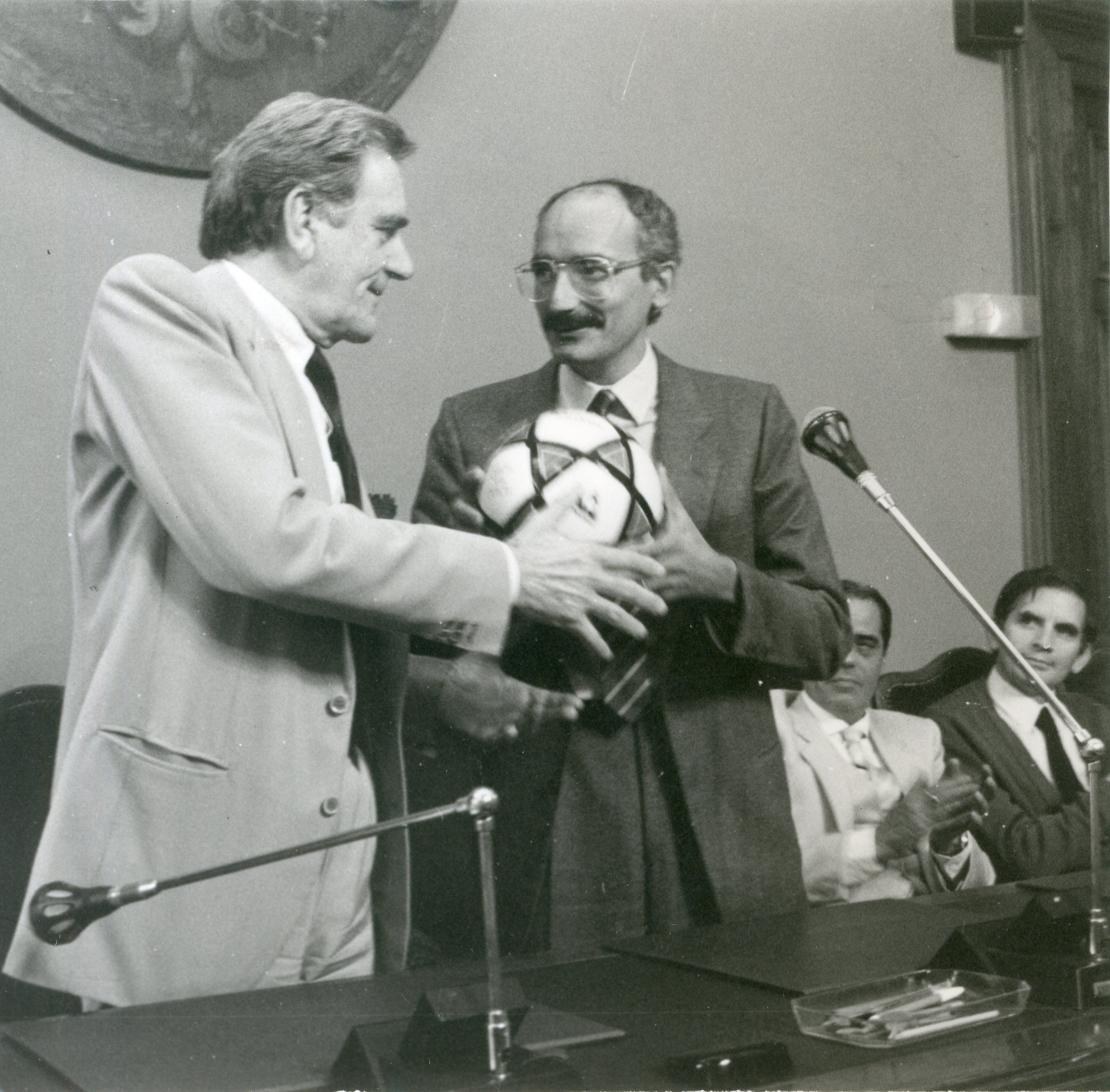 Leonardo Garilli con l'allora sindaco Stefano Pareti