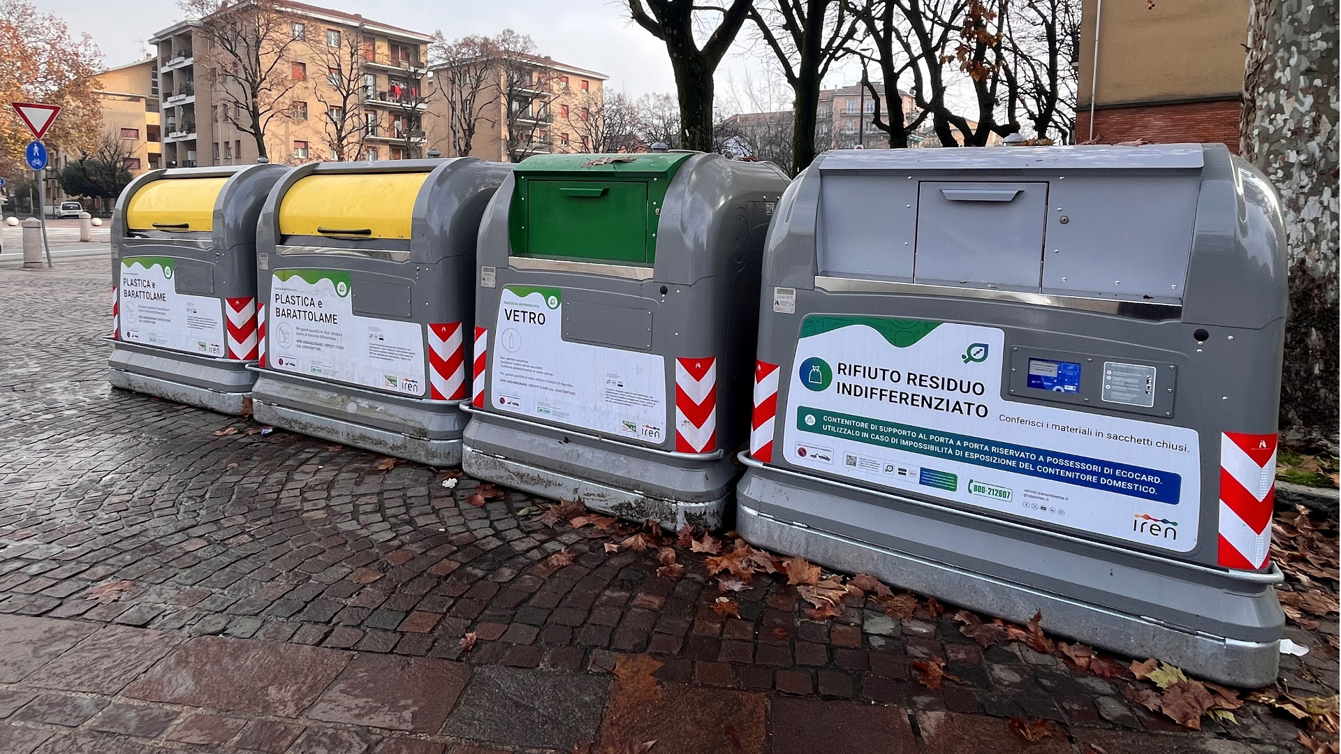 Raccolta rifiuti, disfida sull'Iva. "Sarà aggiunta alla tariffa". La risposta: è solo scorporata