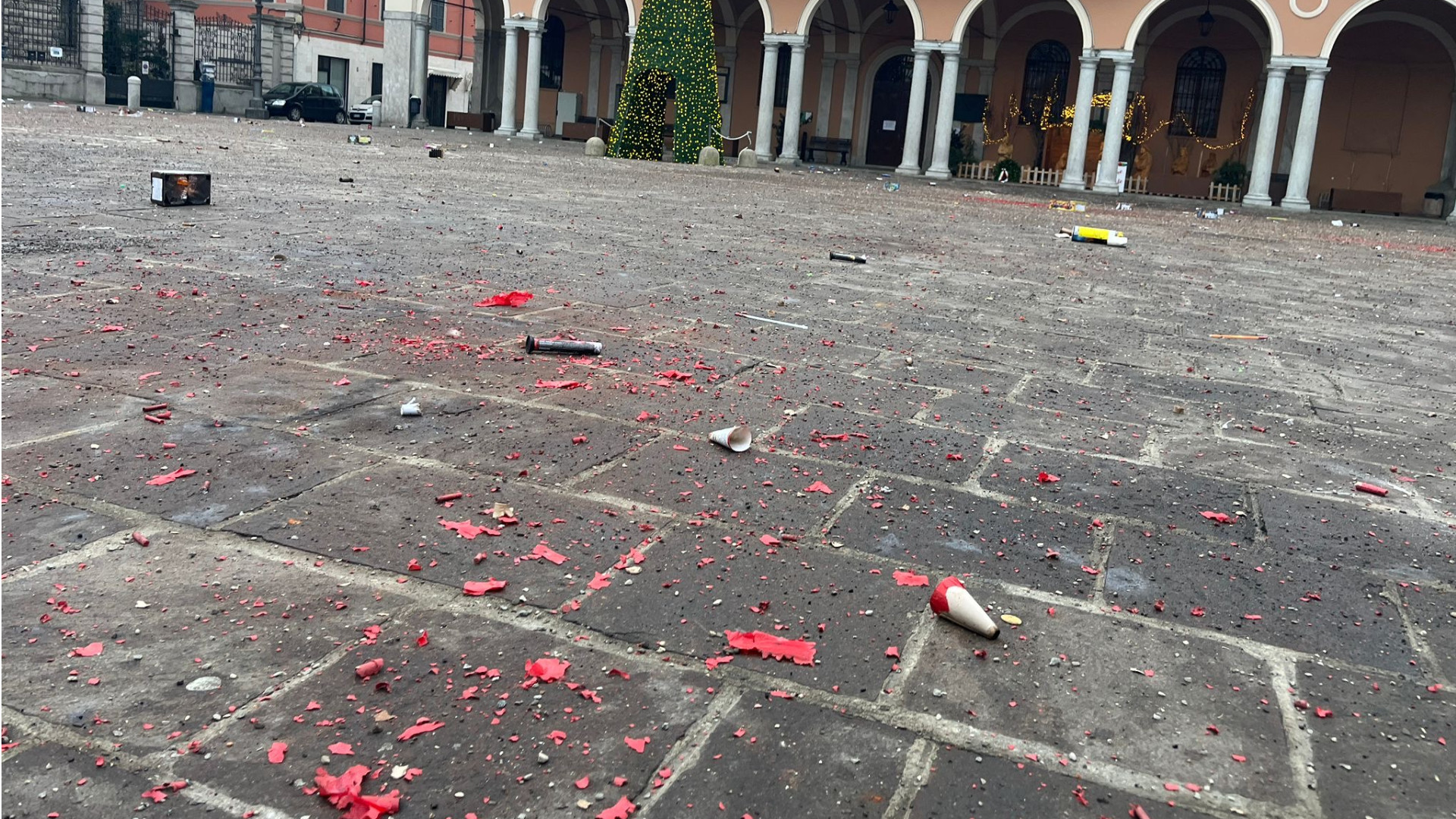 Come si presentava questa mattina piazza XX Settembre a Castel San Giovanni davanti all'ex sede del municipio - © Libertà/Massimo Bersani