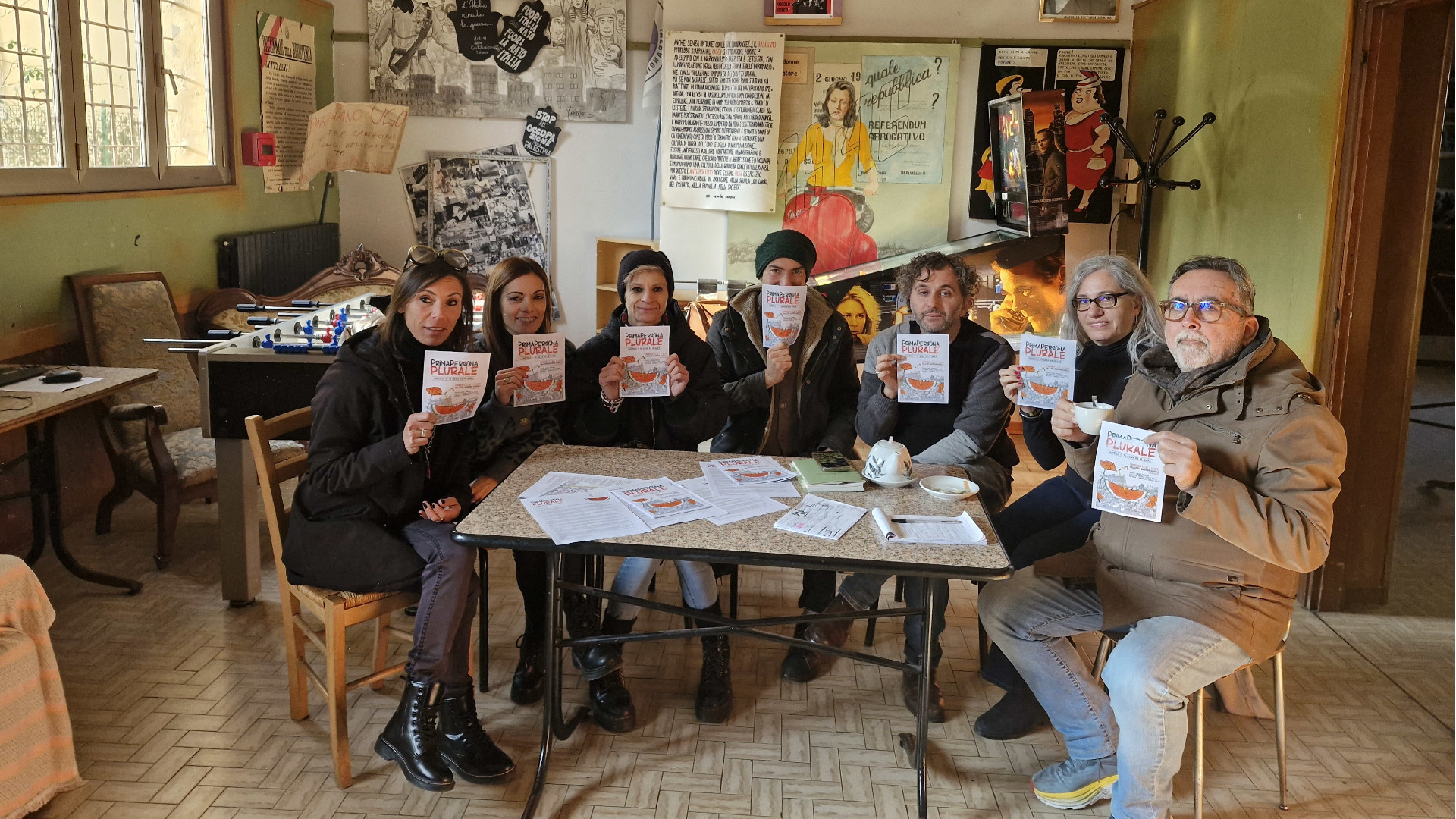 Gli organizzatori alla Cooperativa Infrangibile - © Libertà/Riccardo Foti