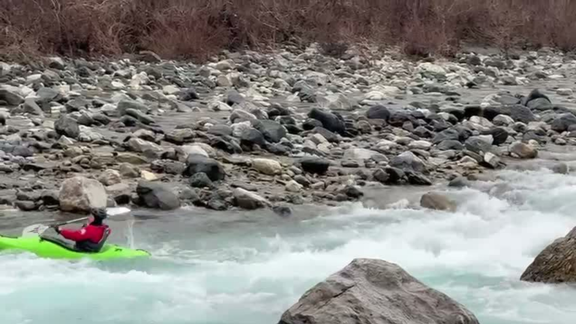 Il primo dell'anno in canoa sulle rapide del Trebbia (Il video)