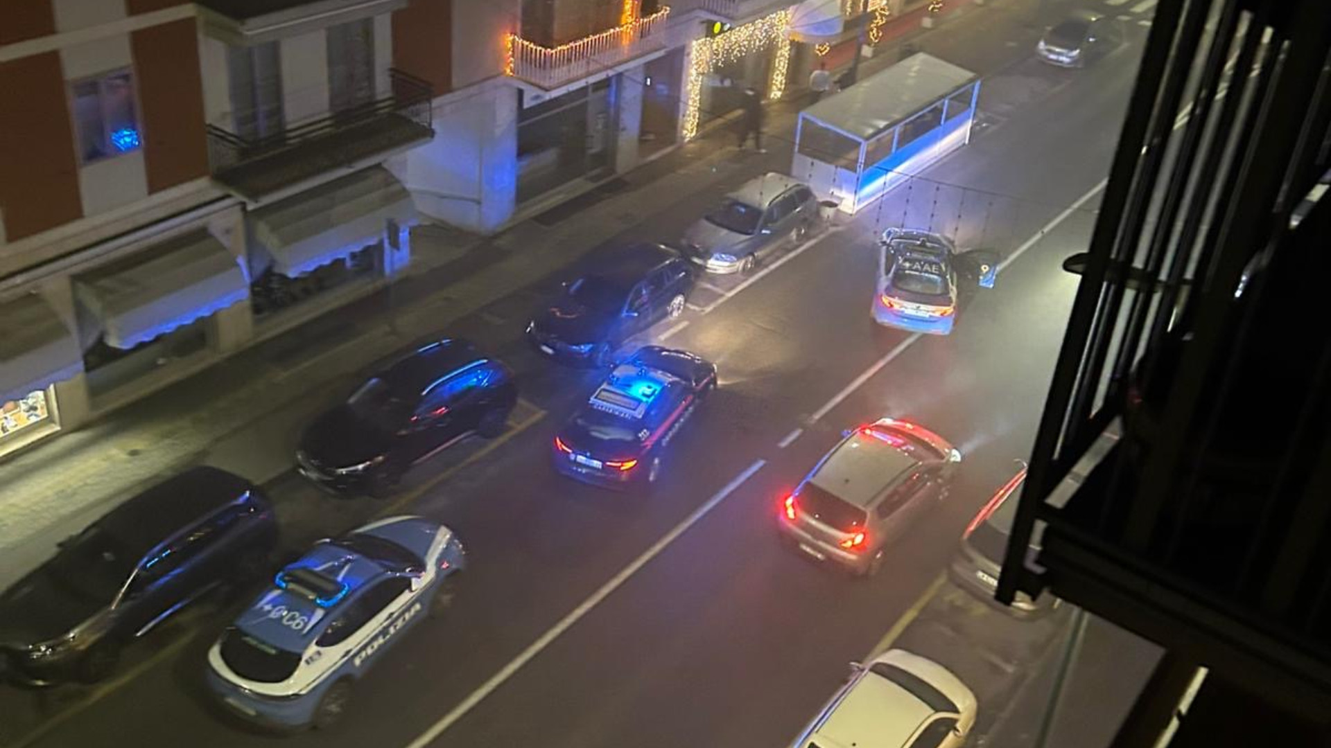 Le forze dell'ordine intervenute in viale Dante