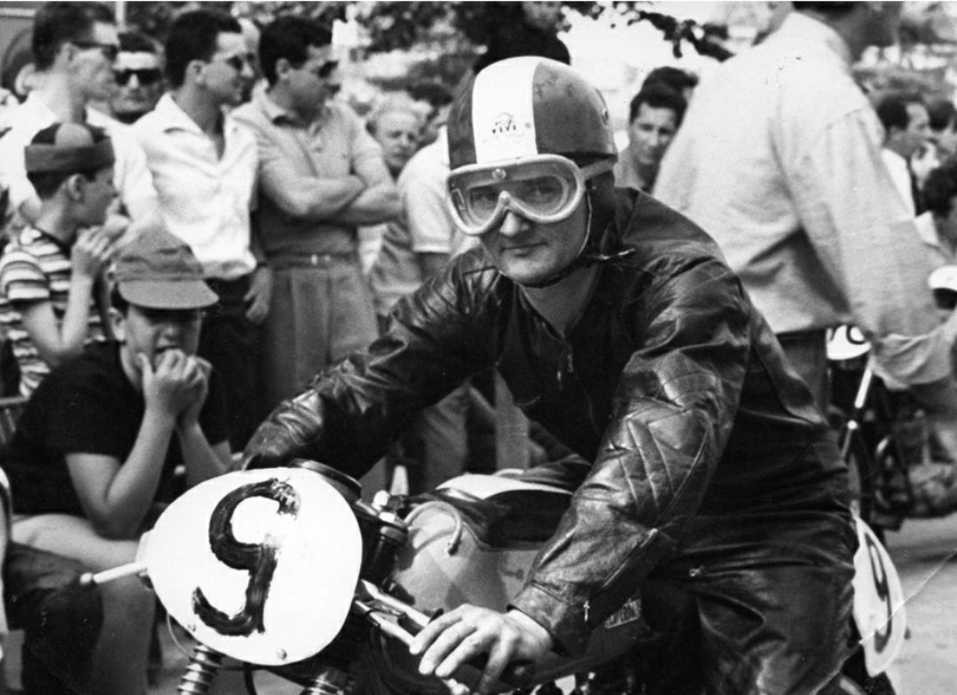 Giancarlo Maiavacca sulla moto prima di una gincana