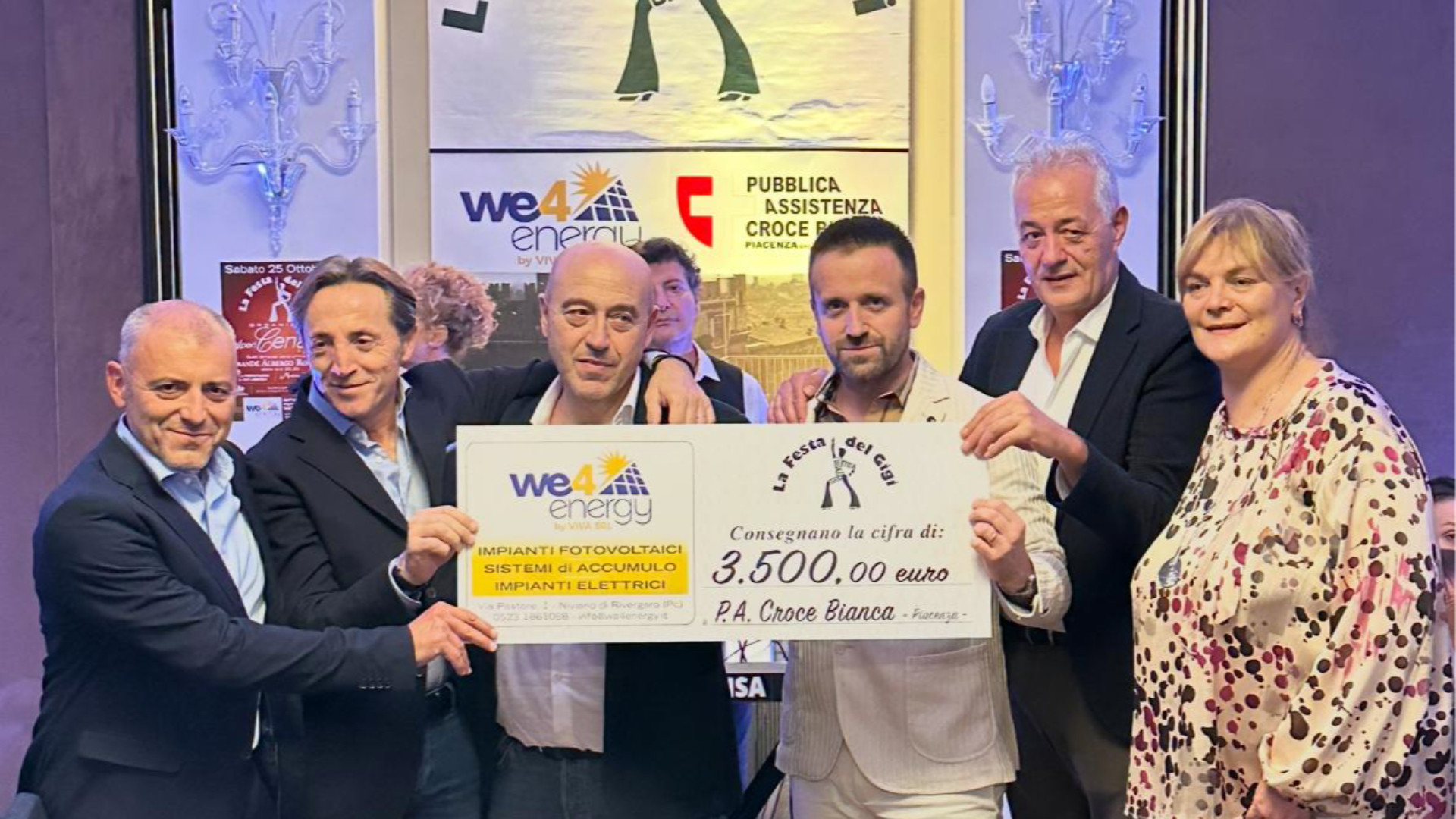 La consegna di un assegno alla Pubblica Assistenza Croce Bianca