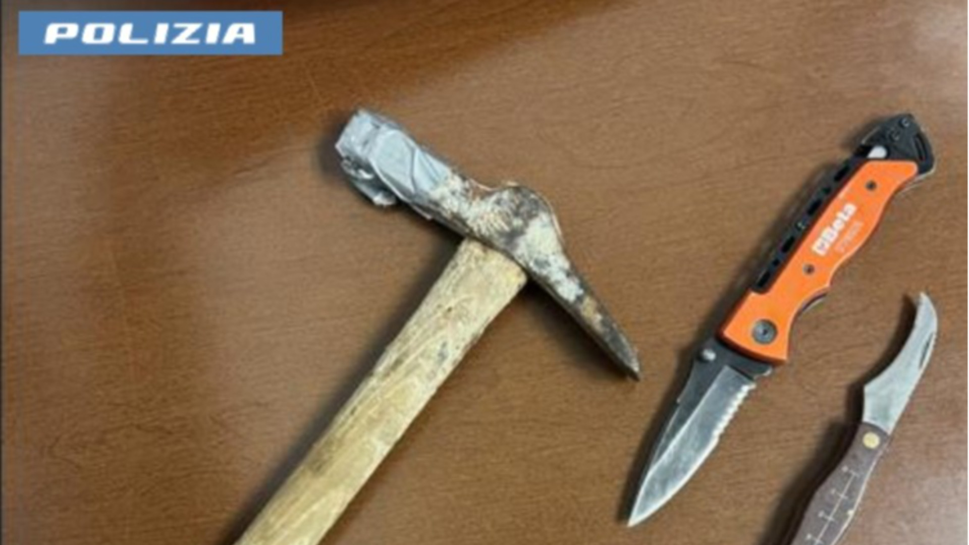 Tentato furto, ricettazione, coltelli e martello: arrestato 33enne