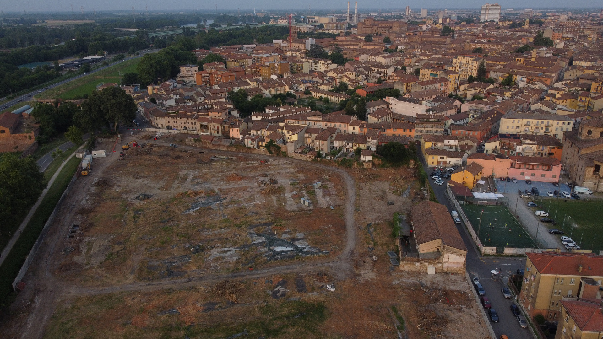 Carenza parcheggi, Confcommercio: «L’area ex Acna diventi scambiatore»