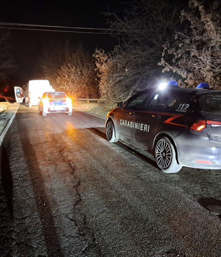Fuga a fari spenti e a piedi, ladro fa perdere le tracce nei campi