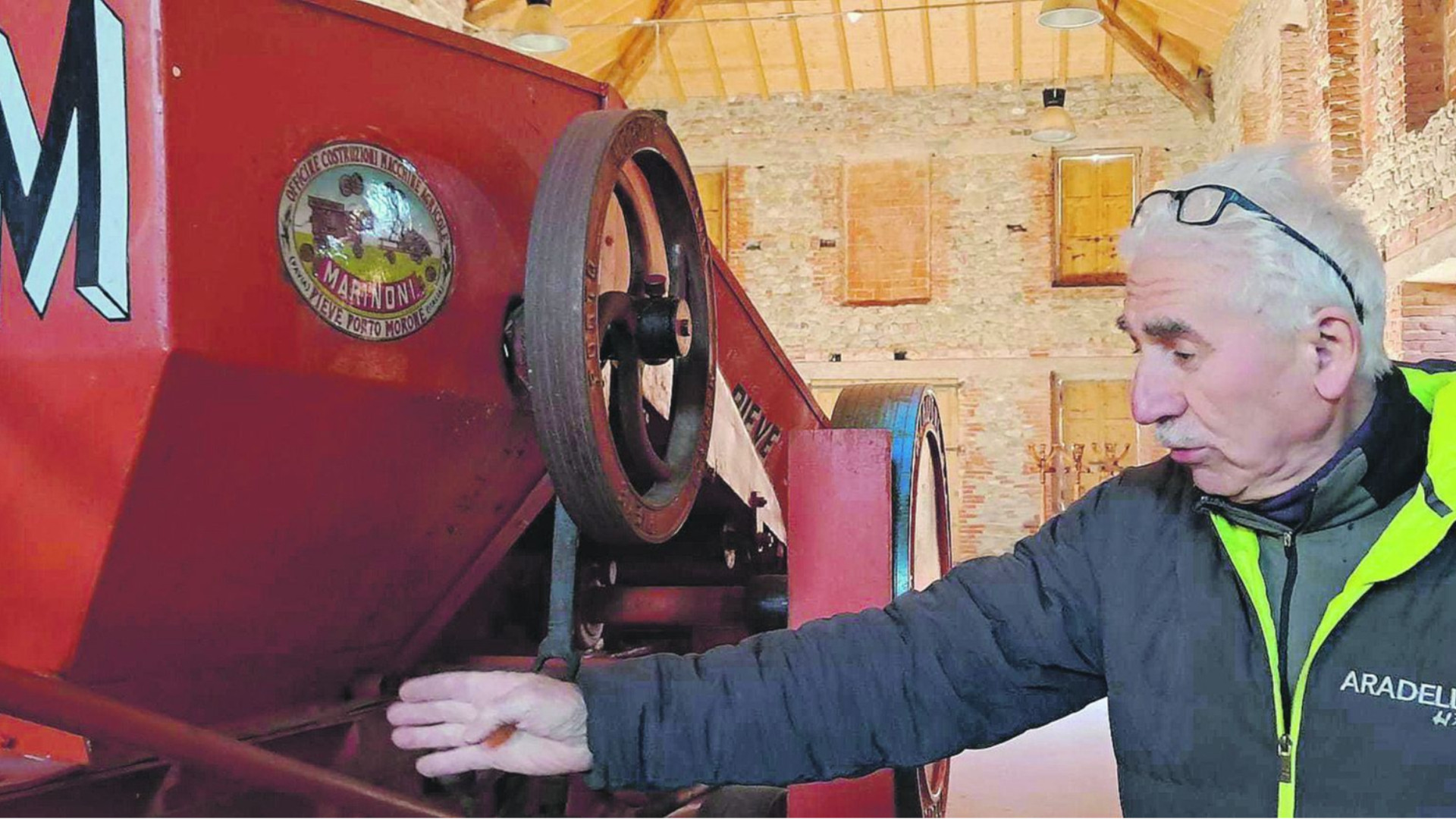 «Lavoravo sui trattori e oggi li colleziono»: la passione di Aradelli