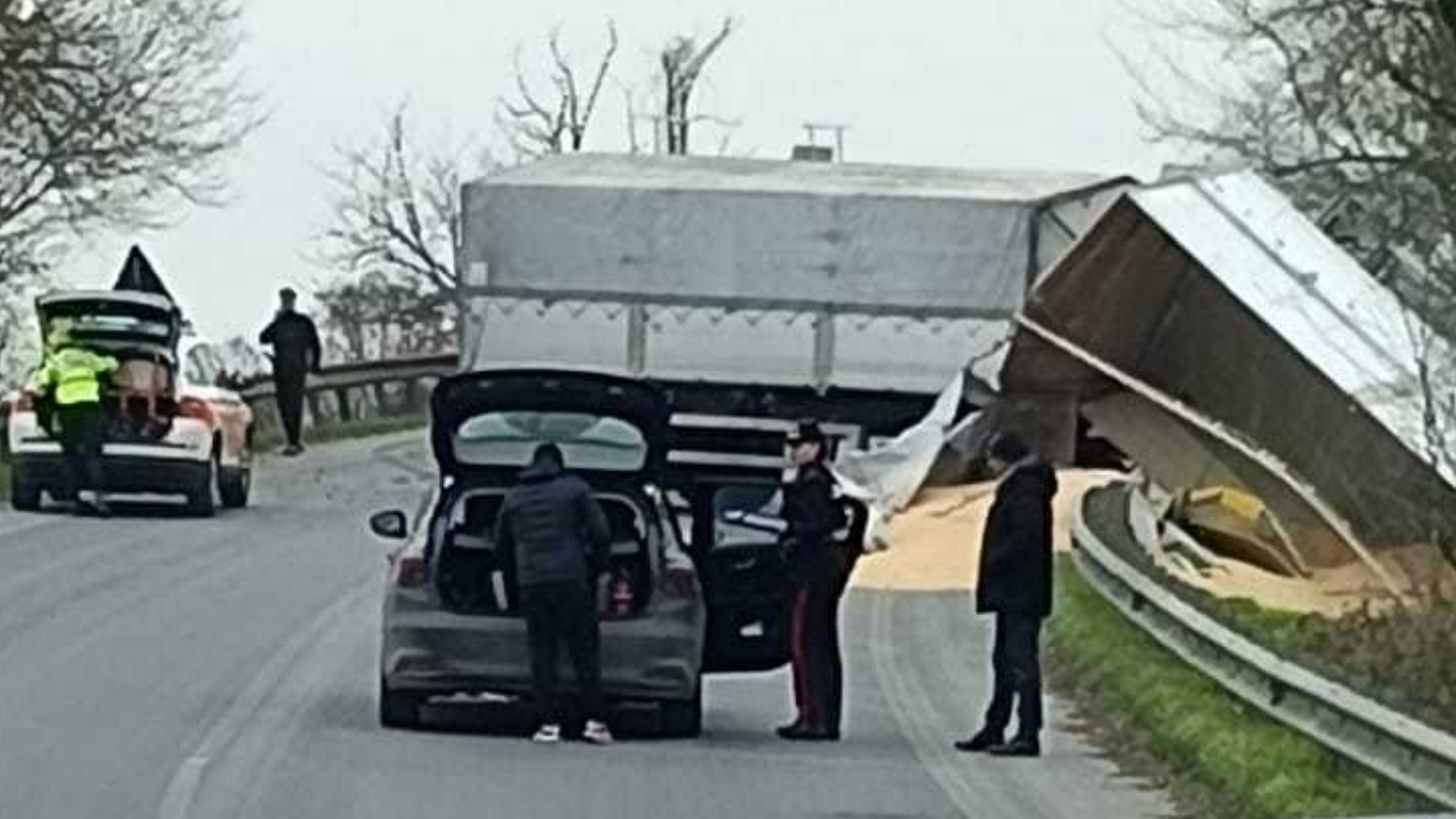 Scontro tra auto e tir a Castelvetro: gravissimo 65enne