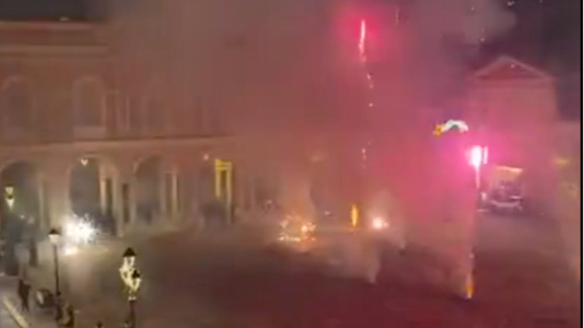 Caos di Capodanno a Castello, spunta una pistola