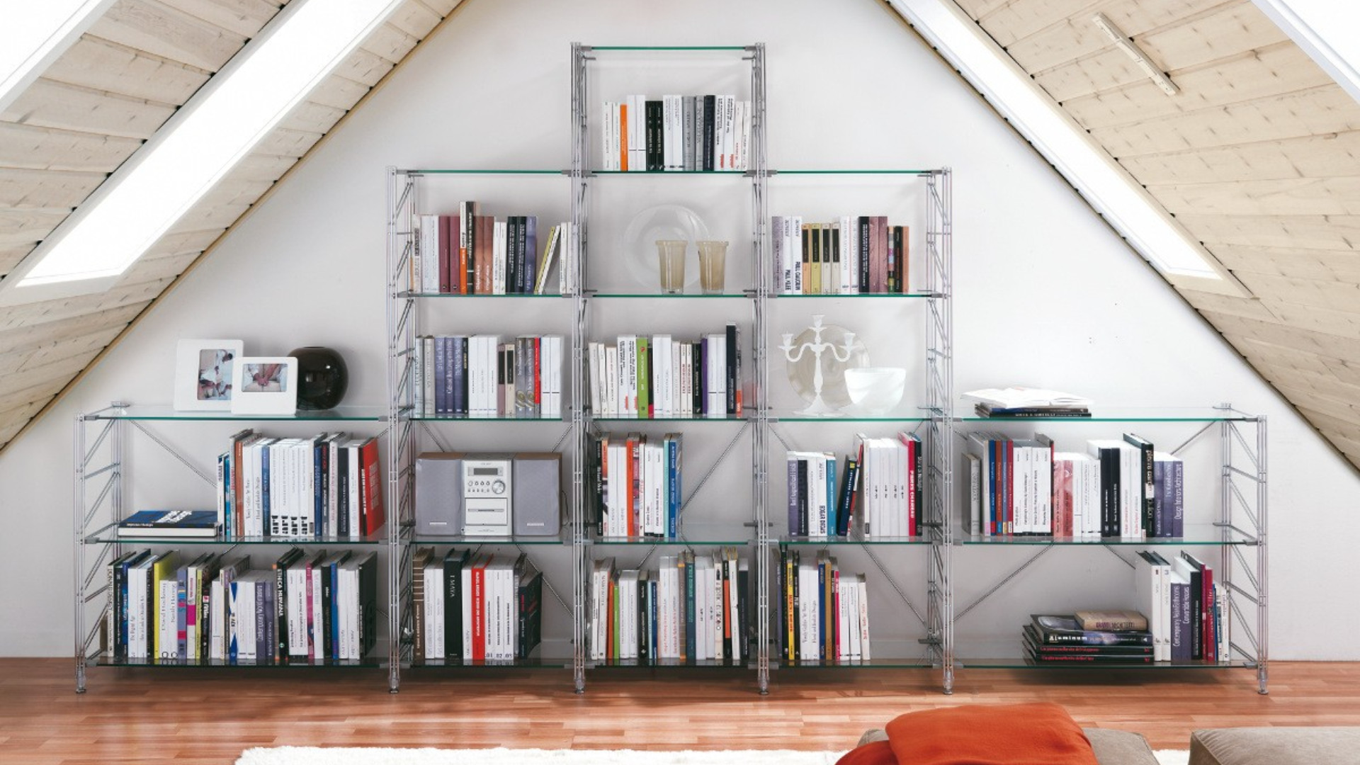 Tanti libri sullo scaffale di Paola Torretta