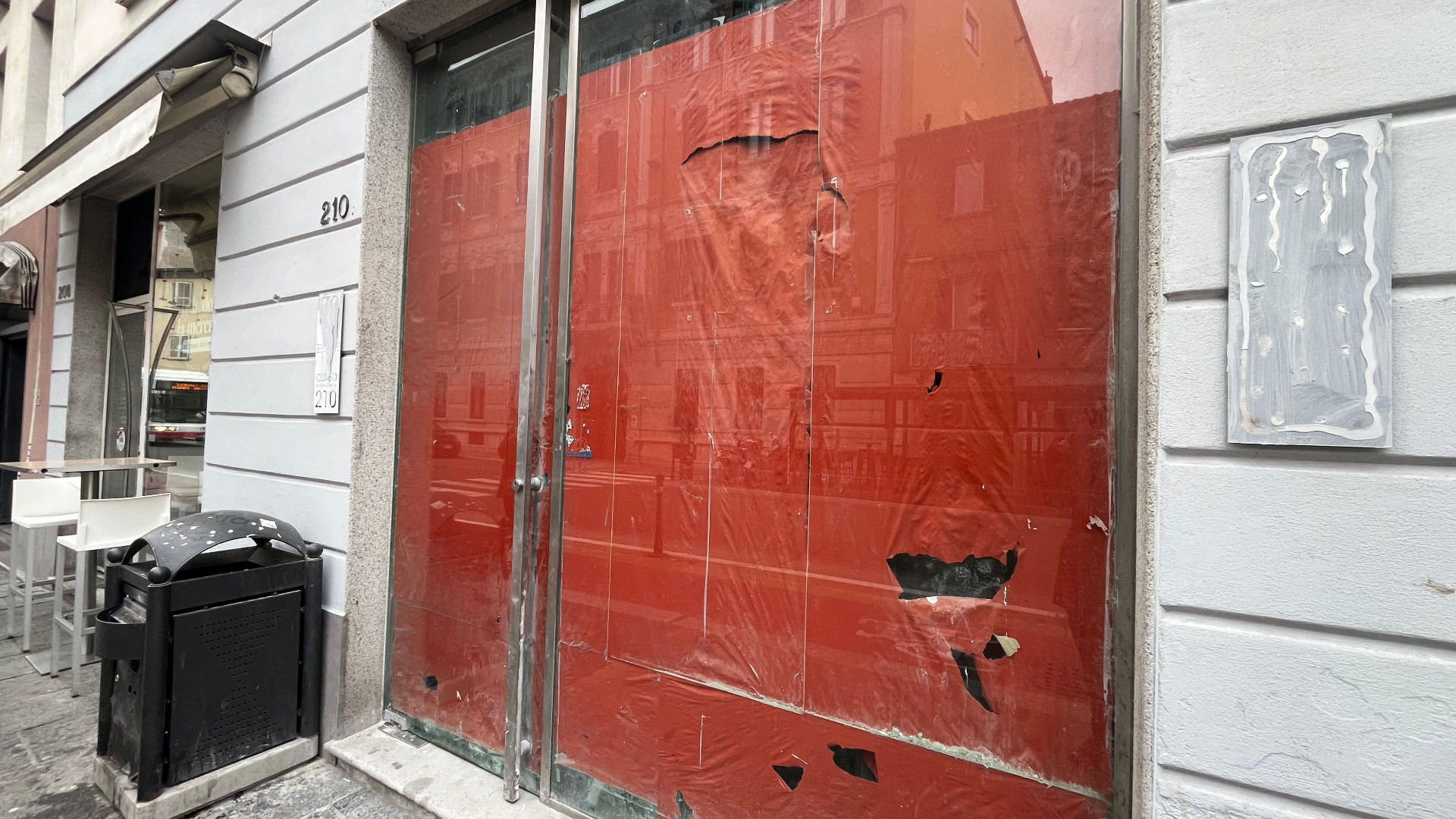 Il centro storico lancia l'sos: «Agonia, negozi tanti chiudono»