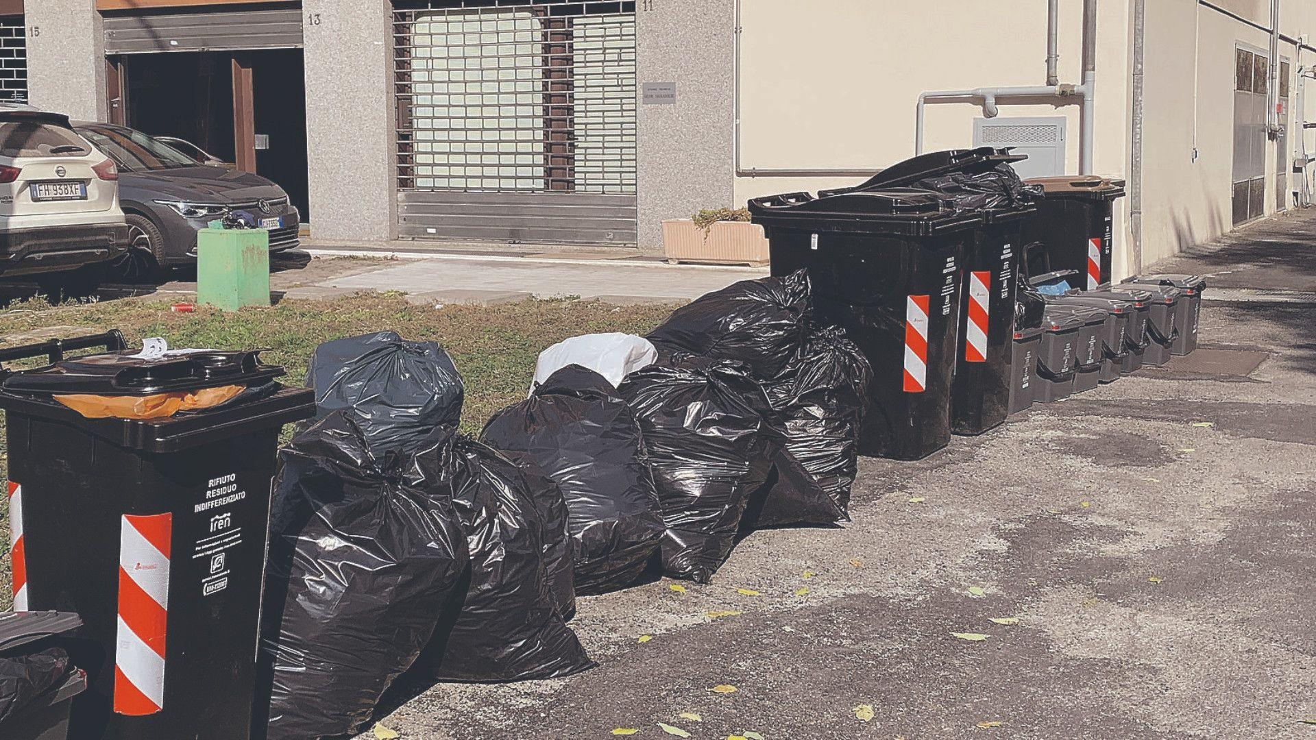 Rifiuti, penale a Iren dopo la segnalazione sull'App del Comune