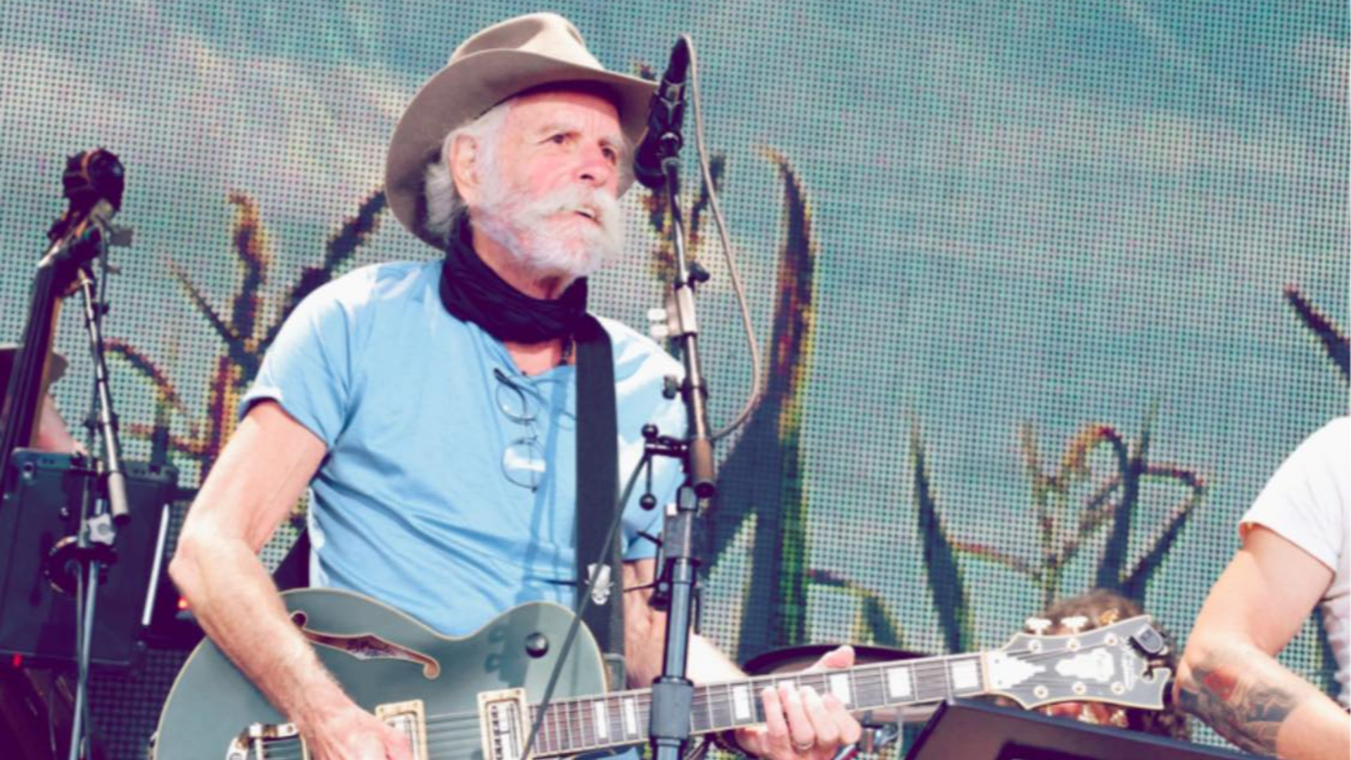 Chiedi chi era Bob Weir, il "ragazzo" alla chitarra dei Grateful Dead