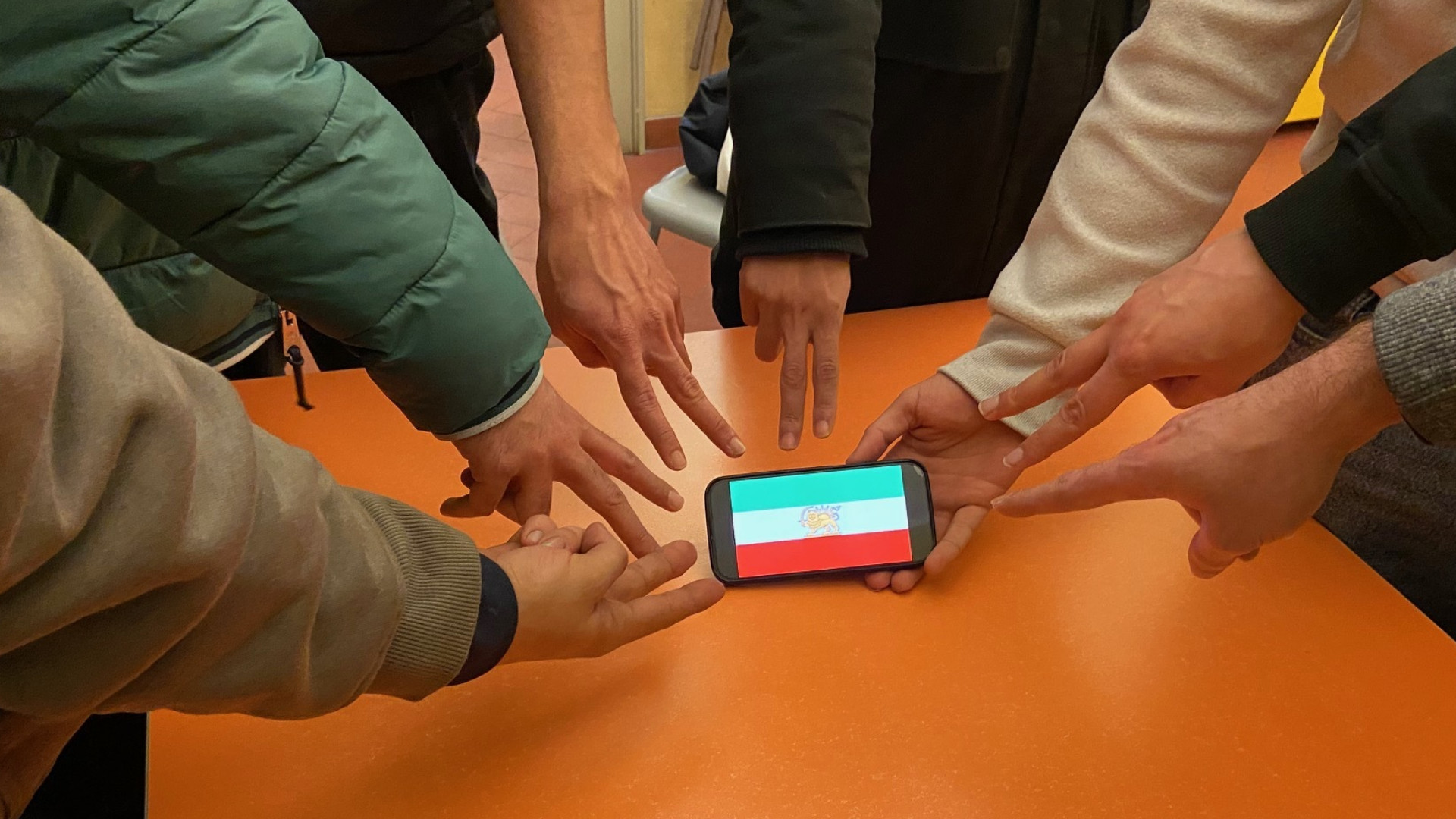 L'appello degli iraniani di Piacenza: «Aiutateci, domani sarà già tardi»