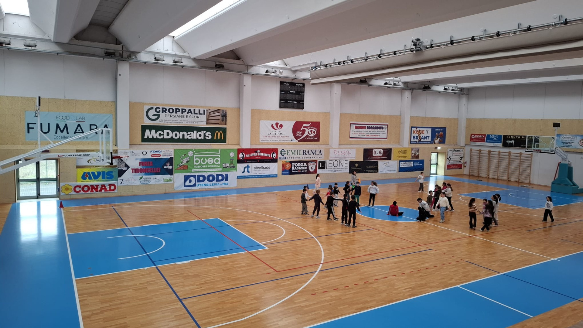 Borgonovo, “re-lamping” al palazzetto dello sport: nuovi fari e led